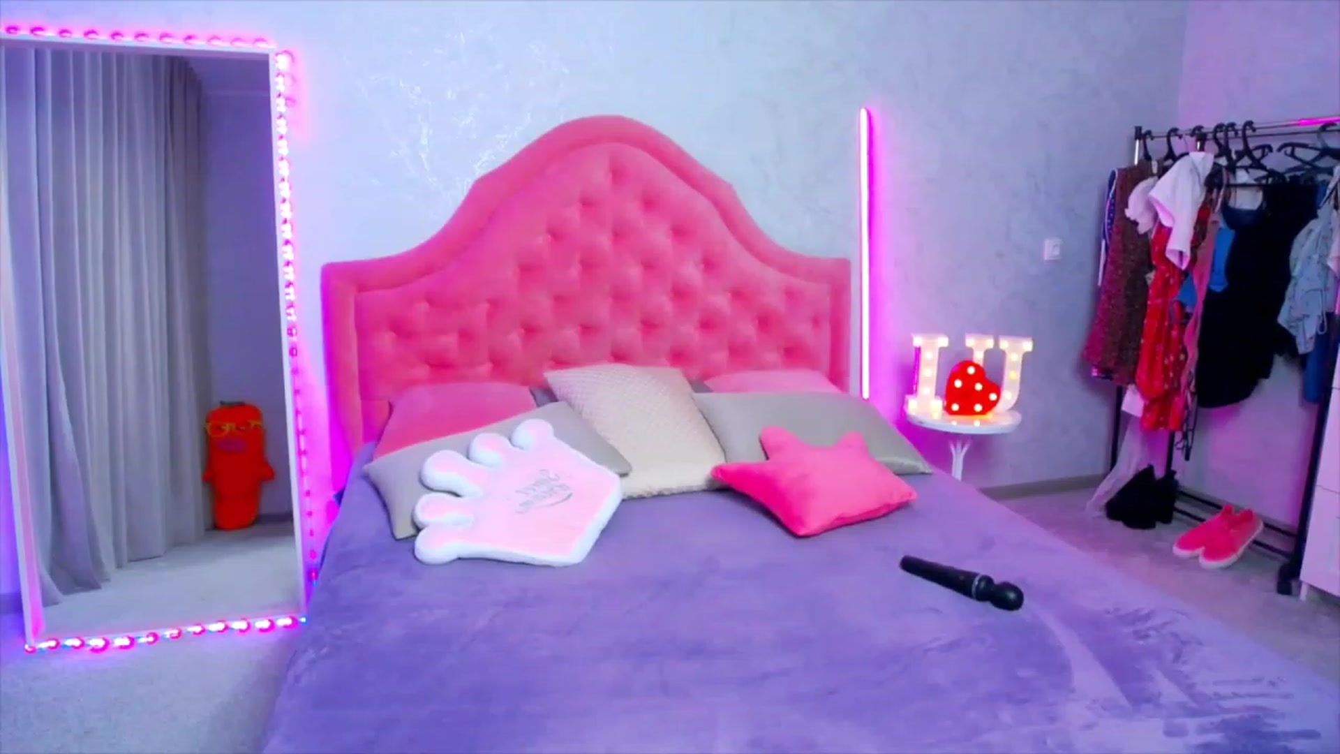 Gallery image thumbnail from ArianaPetite's myfreecams stream on, 03/26/2023, 09:08 image 14 of 20