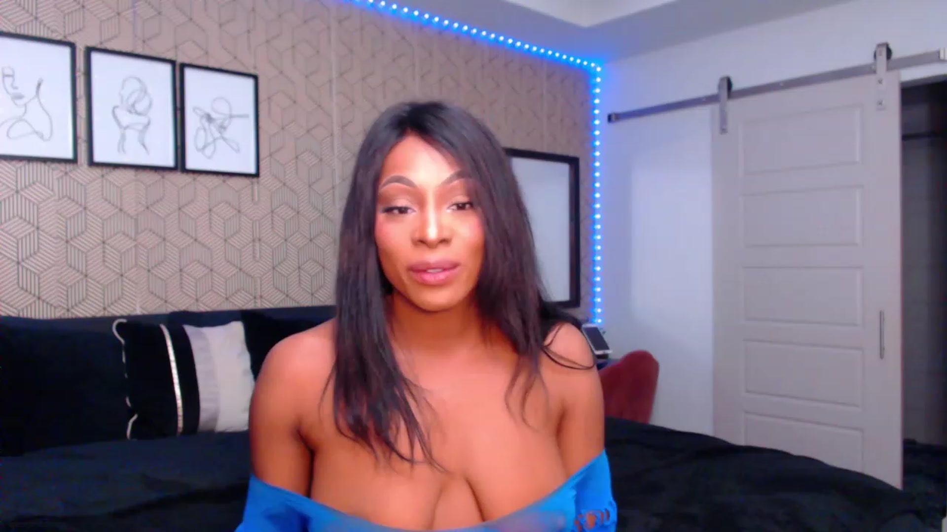 Gallery image thumbnail from ArianaVenti's myfreecams stream on, 11/18/2022, 02:56 image 5 of 20