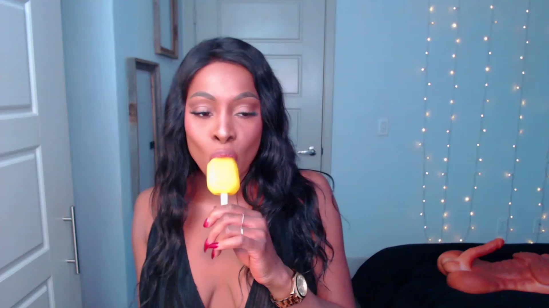 Gallery image thumbnail from ArianaVenti's myfreecams stream on, 11/28/2022, 01:37 image 12 of 20