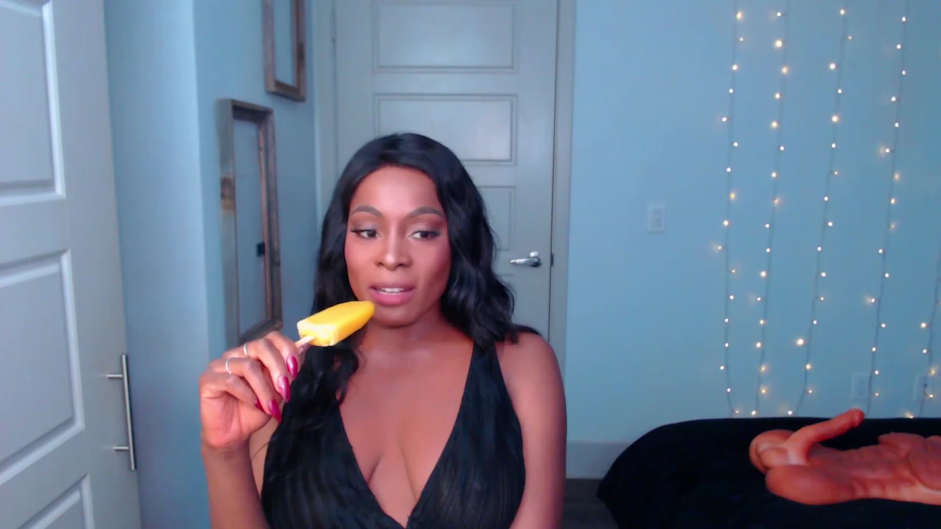 Gallery image thumbnail from ArianaVenti's myfreecams stream on, 11/28/2022, 01:37 image 8 of 20