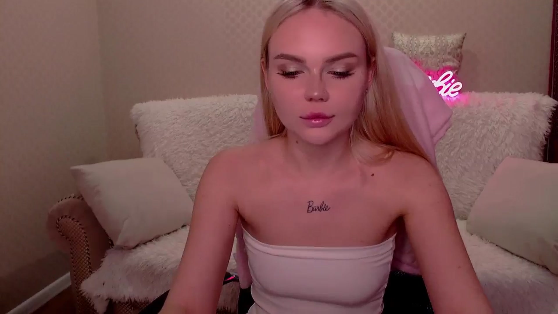Gallery image thumbnail from Ariana_Blissx's myfreecams stream on, 04/28/2026, 07:15 image 7 of 20