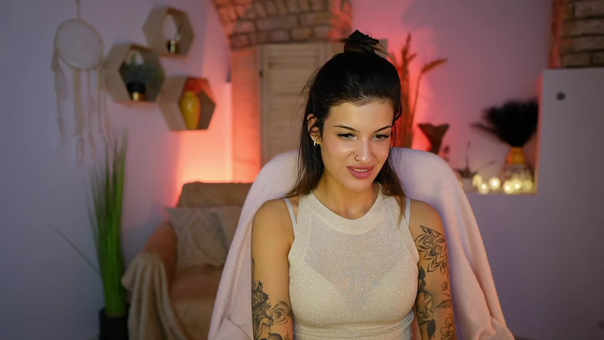 Gallery image thumbnail from Ariana_Love's myfreecams stream on, 01/20/2025, 14:00 image 5 of 20