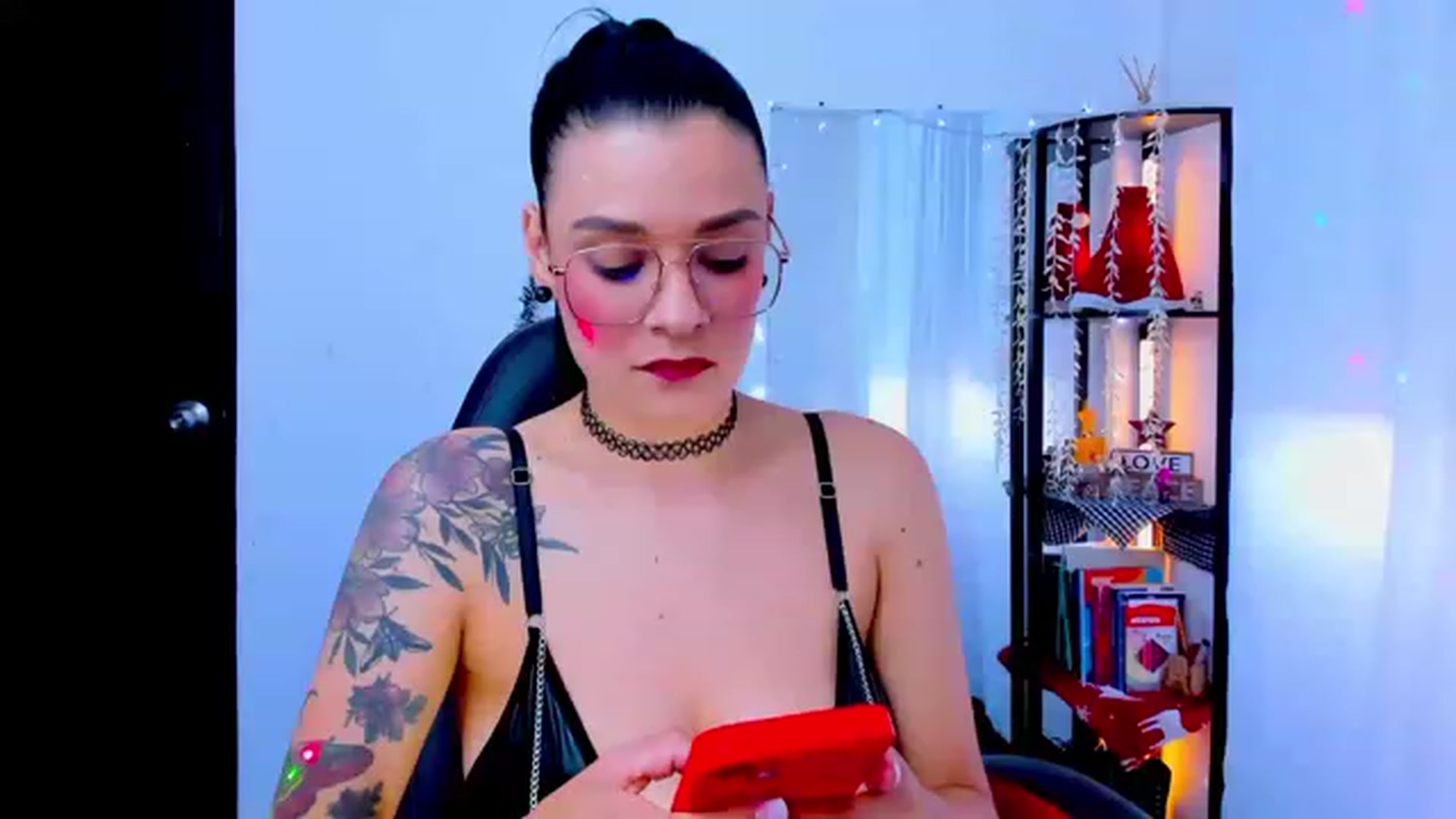 Gallery image thumbnail from Ariana_Palmer's myfreecams stream on, 12/18/2022, 21:46 image 8 of 20