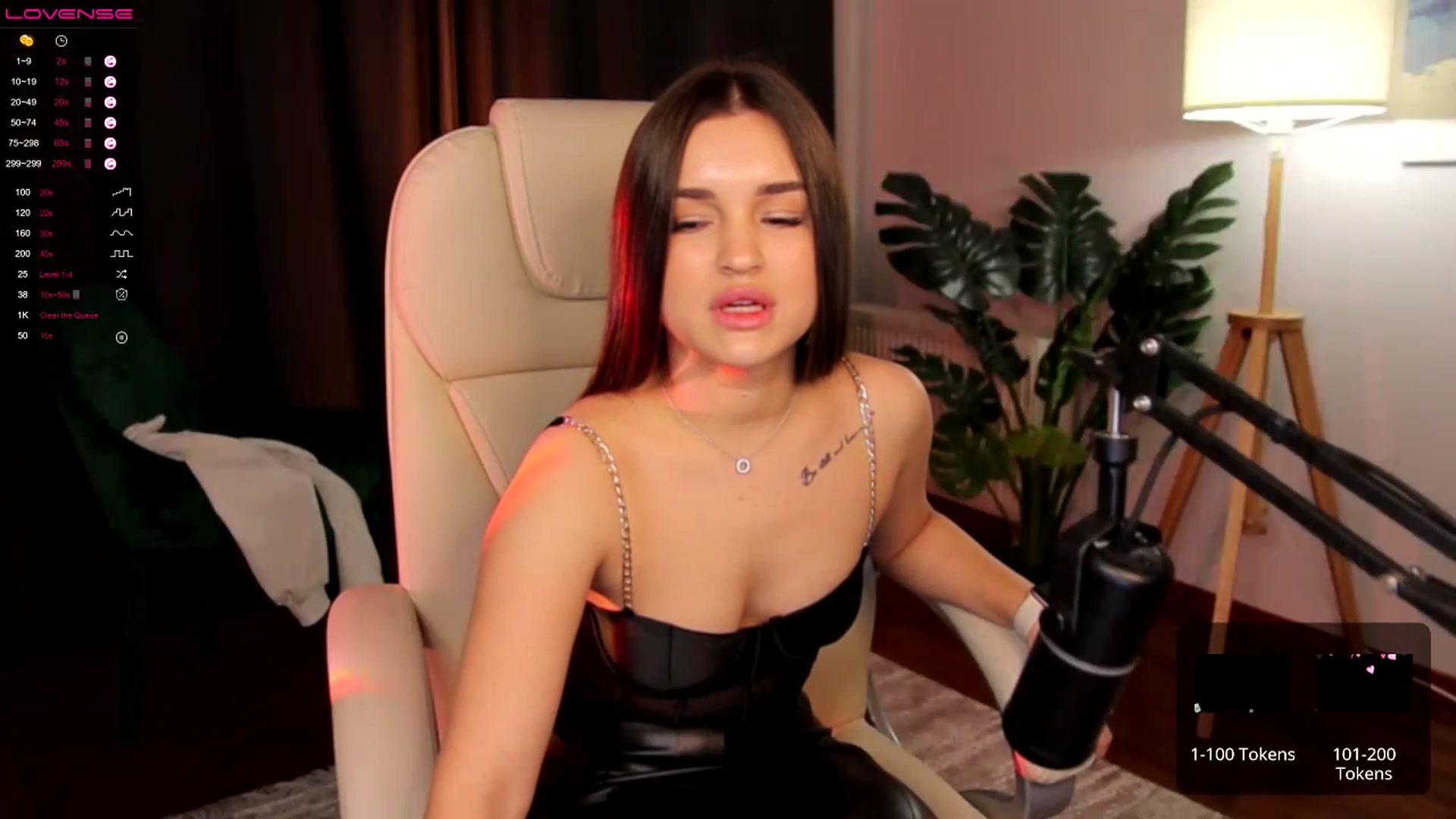 Gallery image thumbnail from Ariana_Swetty's myfreecams stream on, 11/21/2022, 14:45 image 17 of 20