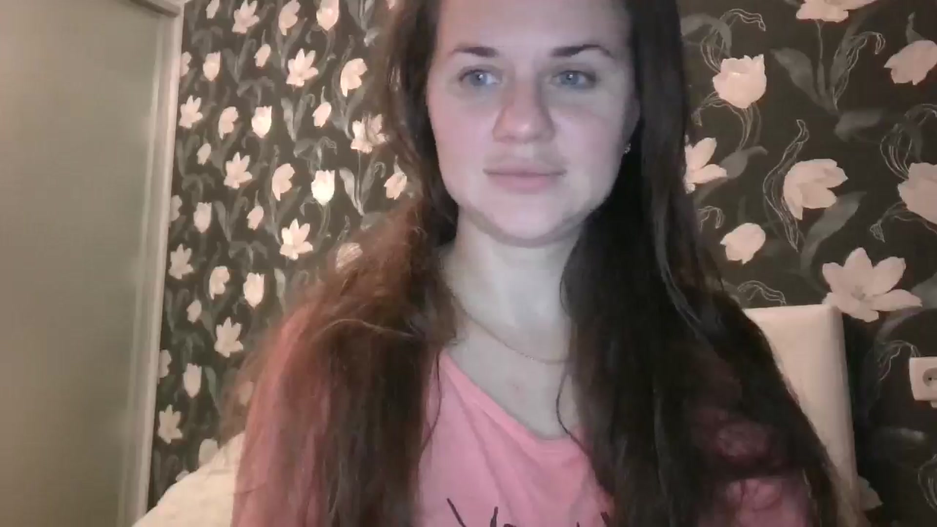Gallery image thumbnail from ArianaaaSnowf's myfreecams stream on, 12/06/2025, 20:04 image 7 of 20