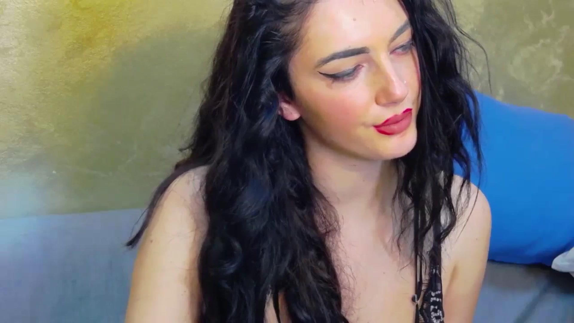 Gallery image thumbnail from Arianna's myfreecams stream on, 11/22/2023, 15:10 image 15 of 20