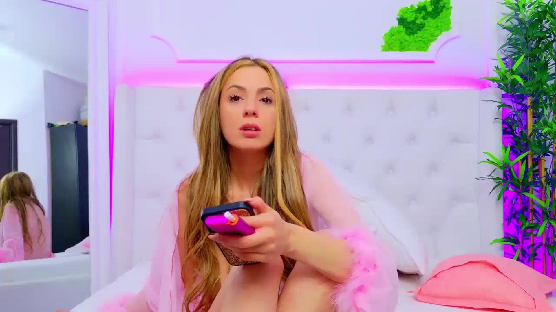 Gallery image thumbnail from AriannaSins's myfreecams stream on, 05/15/2024, 16:52 image 9 of 20