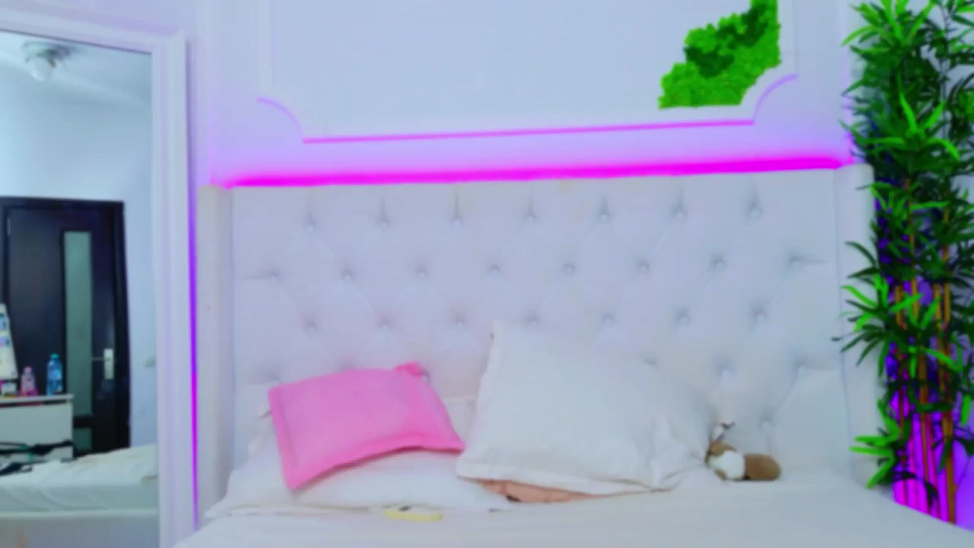 Gallery image thumbnail from AriannaSins's myfreecams stream on, 08/27/2024, 20:39 image 10 of 20