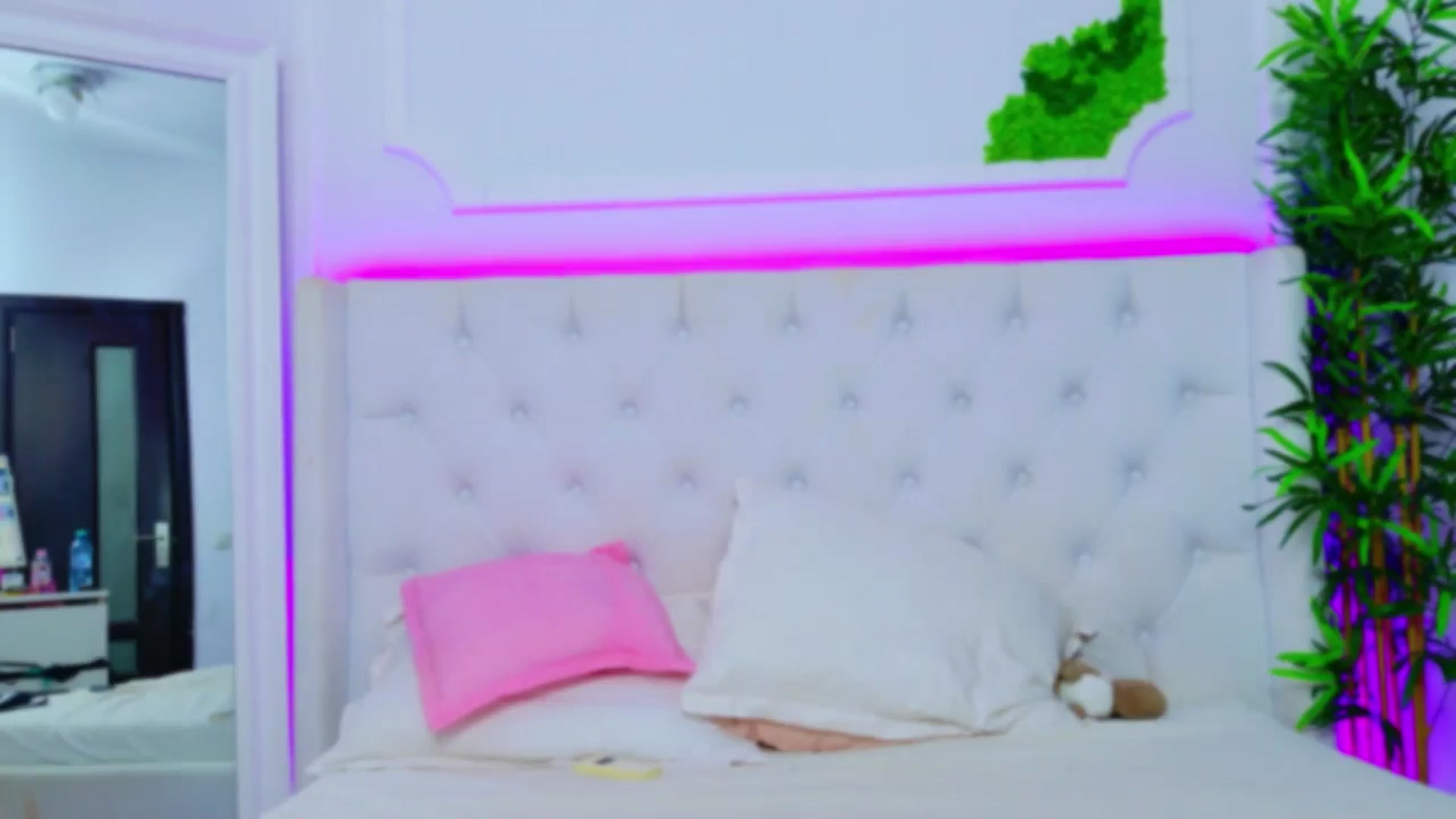 Gallery image thumbnail from AriannaSins's myfreecams stream on, 08/27/2024, 20:39 image 11 of 20