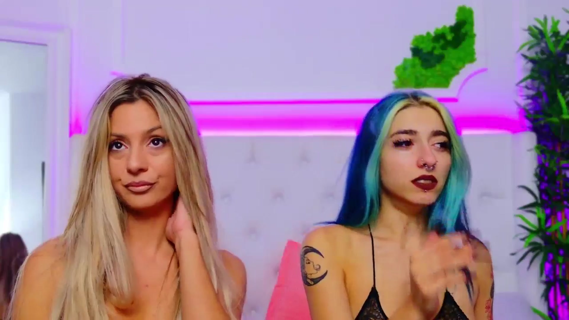 Gallery image thumbnail from AriannaSins's myfreecams stream on, 09/11/2024, 20:56 image 11 of 20