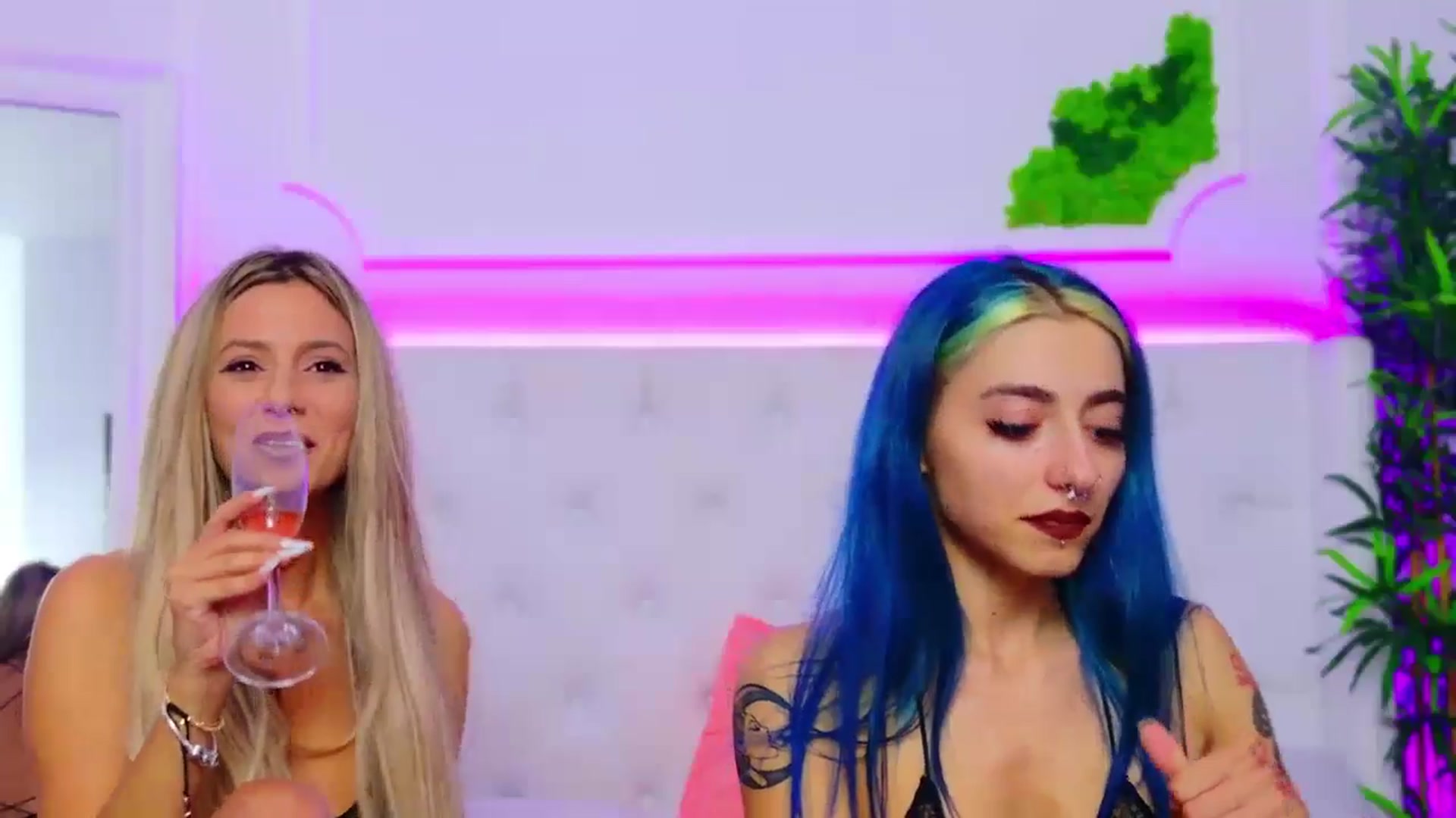 Gallery image thumbnail from AriannaSins's myfreecams stream on, 09/11/2024, 20:56 image 14 of 20