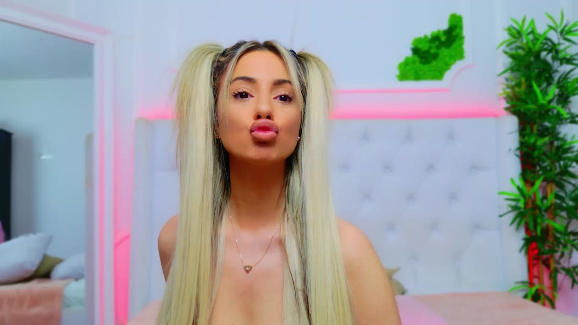 Gallery image thumbnail from AriannaSins's myfreecams stream on, 01/15/2025, 15:13 image 8 of 20