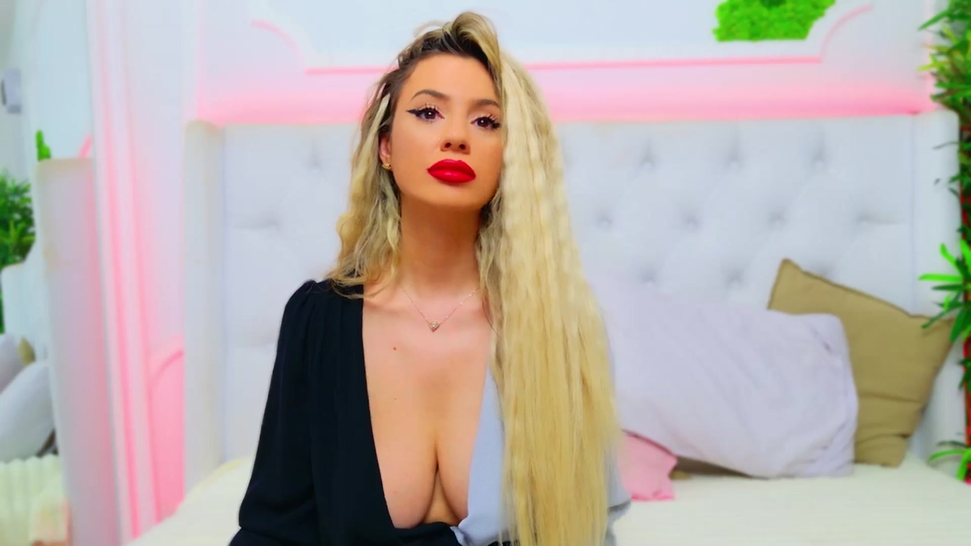 Gallery image thumbnail from AriannaSins's myfreecams stream on, 01/21/2025, 17:52 image 8 of 20