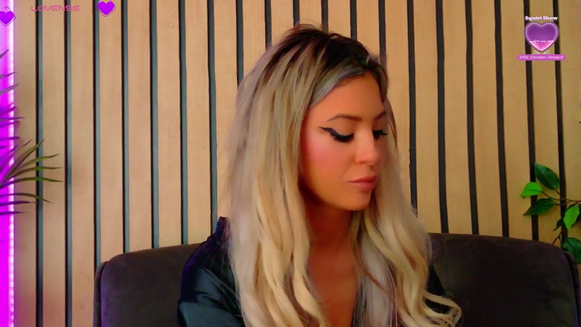 Gallery image thumbnail from AriannaSins's myfreecams stream on, 04/10/2025, 14:07 image 4 of 20