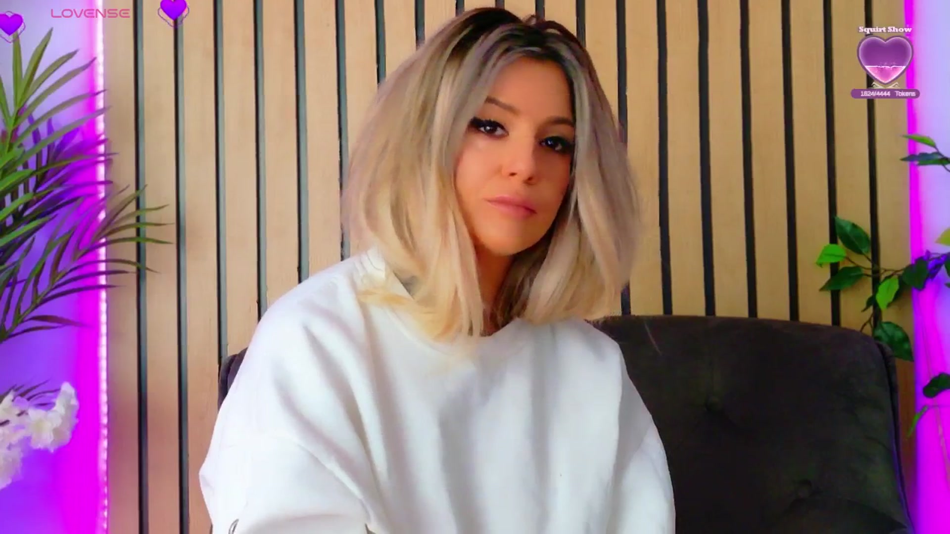 Gallery image thumbnail from AriannaSins's myfreecams stream on, 04/10/2025, 14:07 image 15 of 20