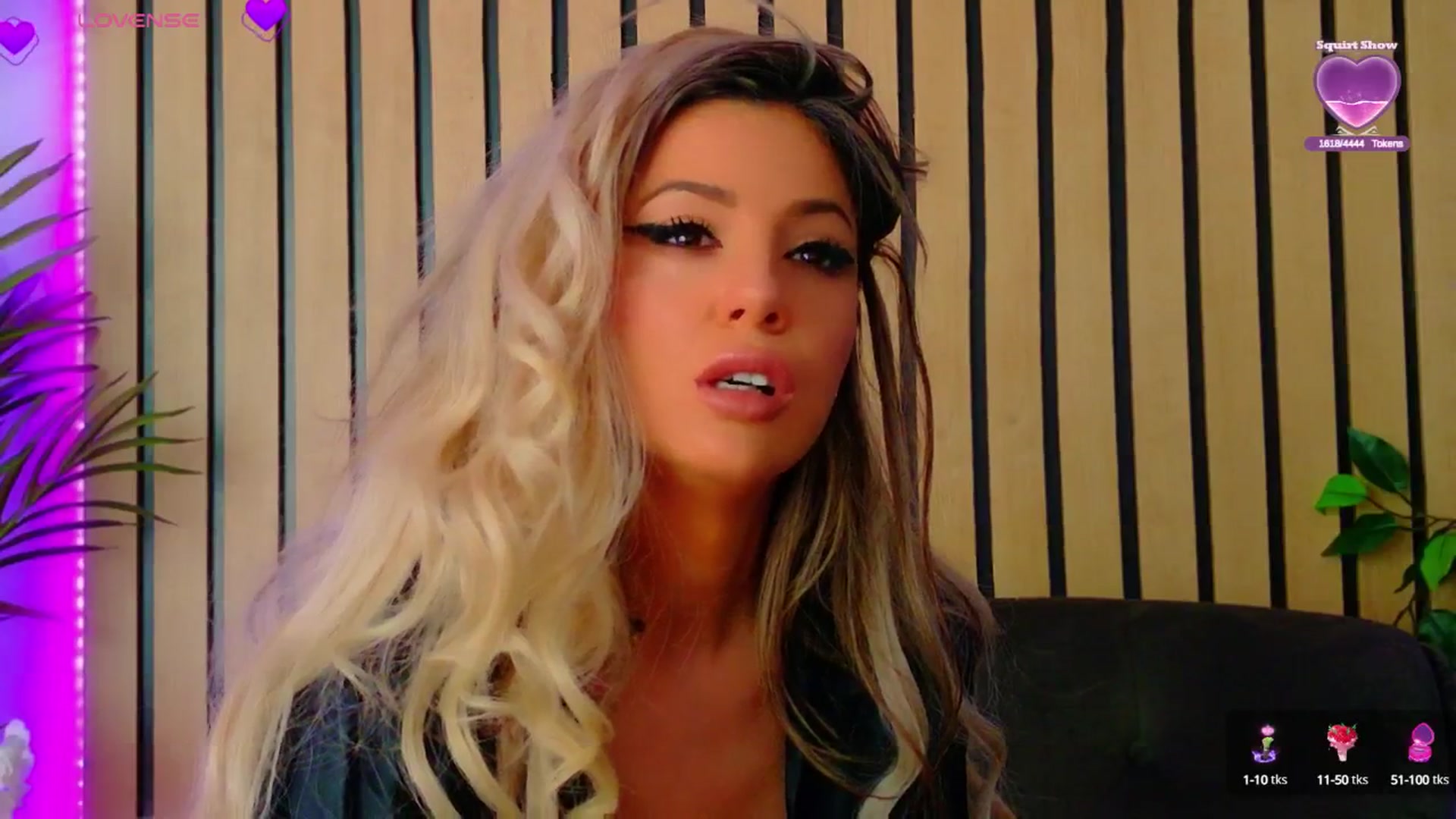 Gallery image thumbnail from AriannaSins's myfreecams stream on, 04/10/2025, 14:07 image 11 of 20
