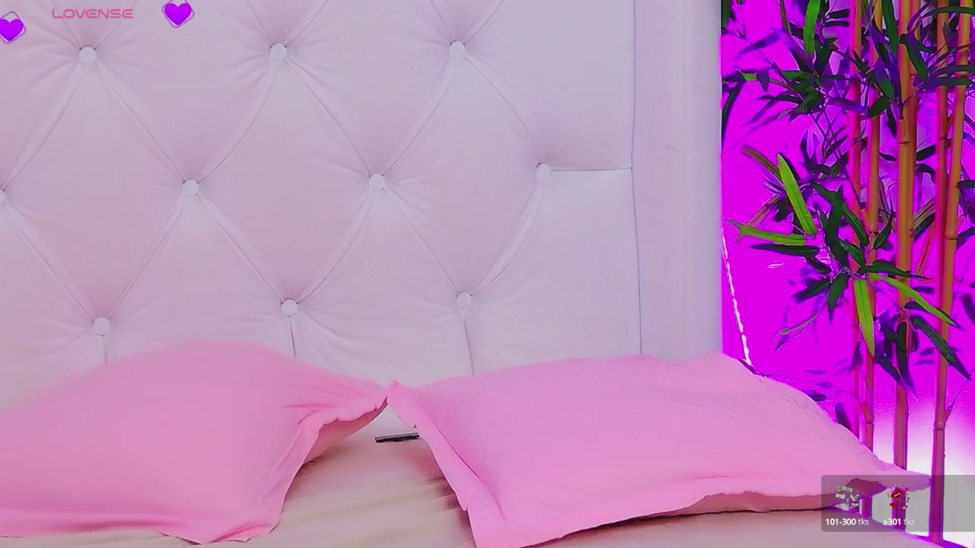 Gallery image thumbnail from AriannaSins's myfreecams stream on, 04/16/2025, 20:04 image 13 of 20