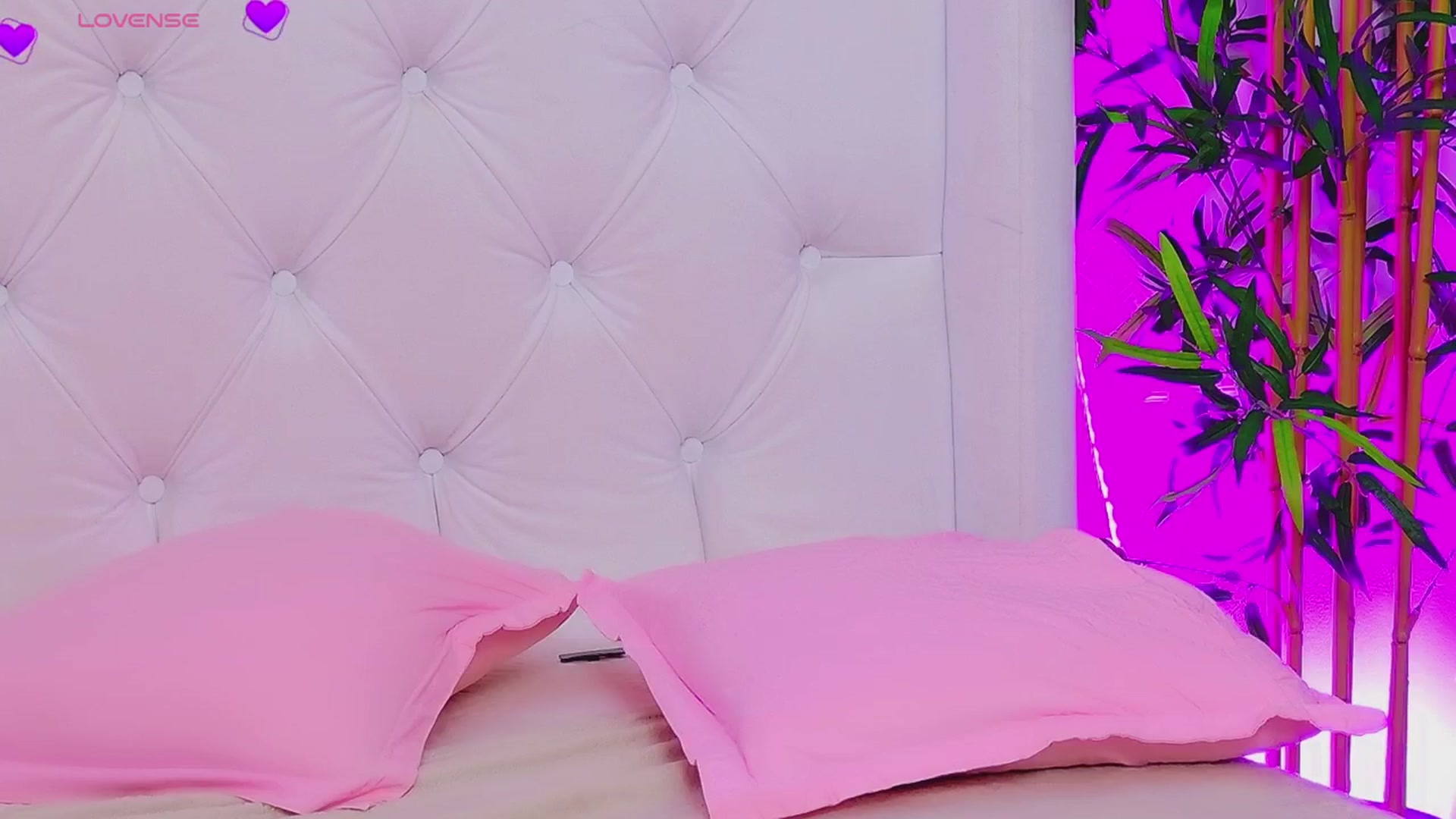 Gallery image thumbnail from AriannaSins's myfreecams stream on, 04/16/2025, 20:04 image 20 of 20