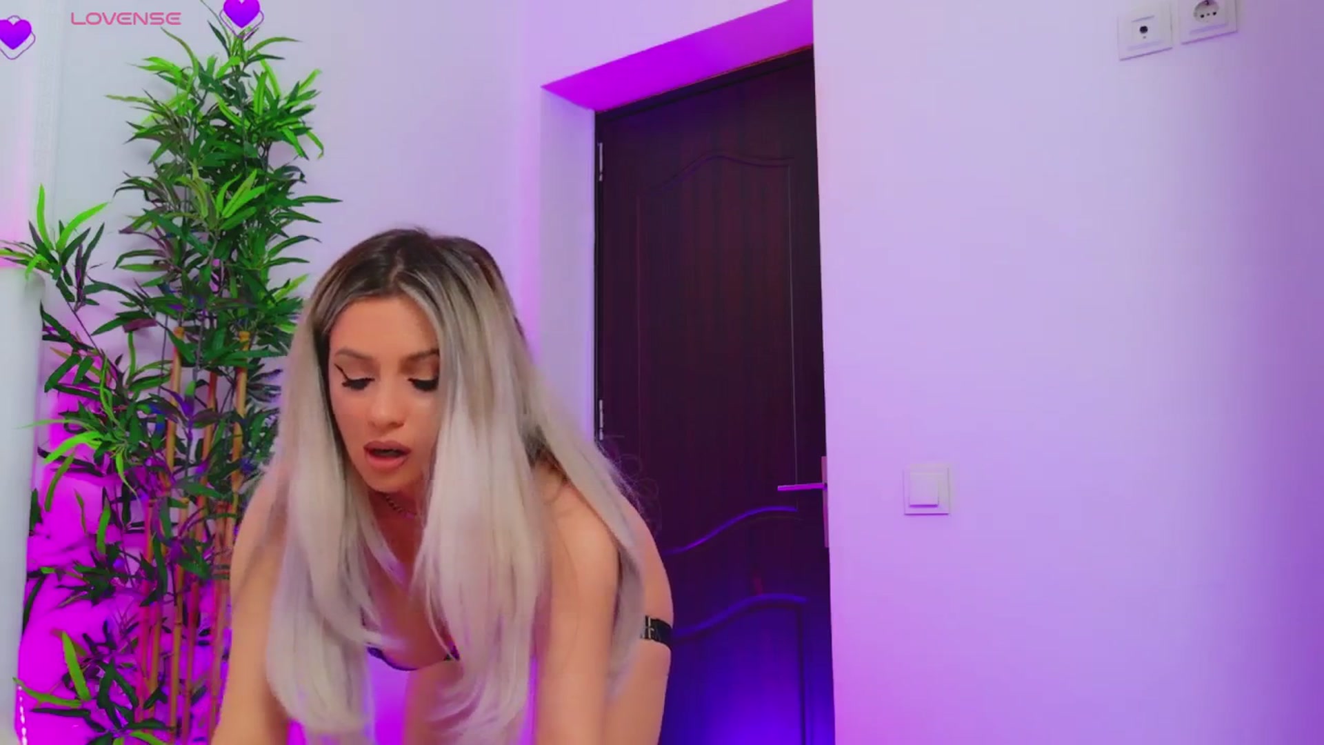 Gallery image thumbnail from AriannaSins's myfreecams stream on, 04/23/2025, 16:51 image 2 of 20
