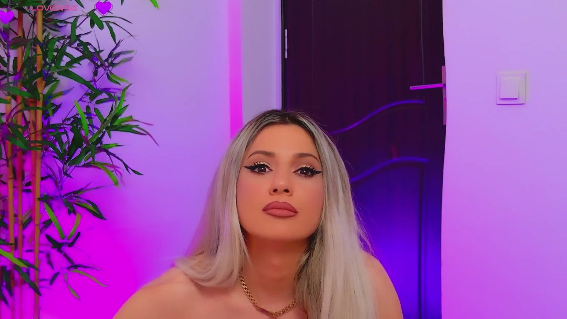 Gallery image thumbnail from AriannaSins's myfreecams stream on, 04/23/2025, 16:51 image 5 of 20