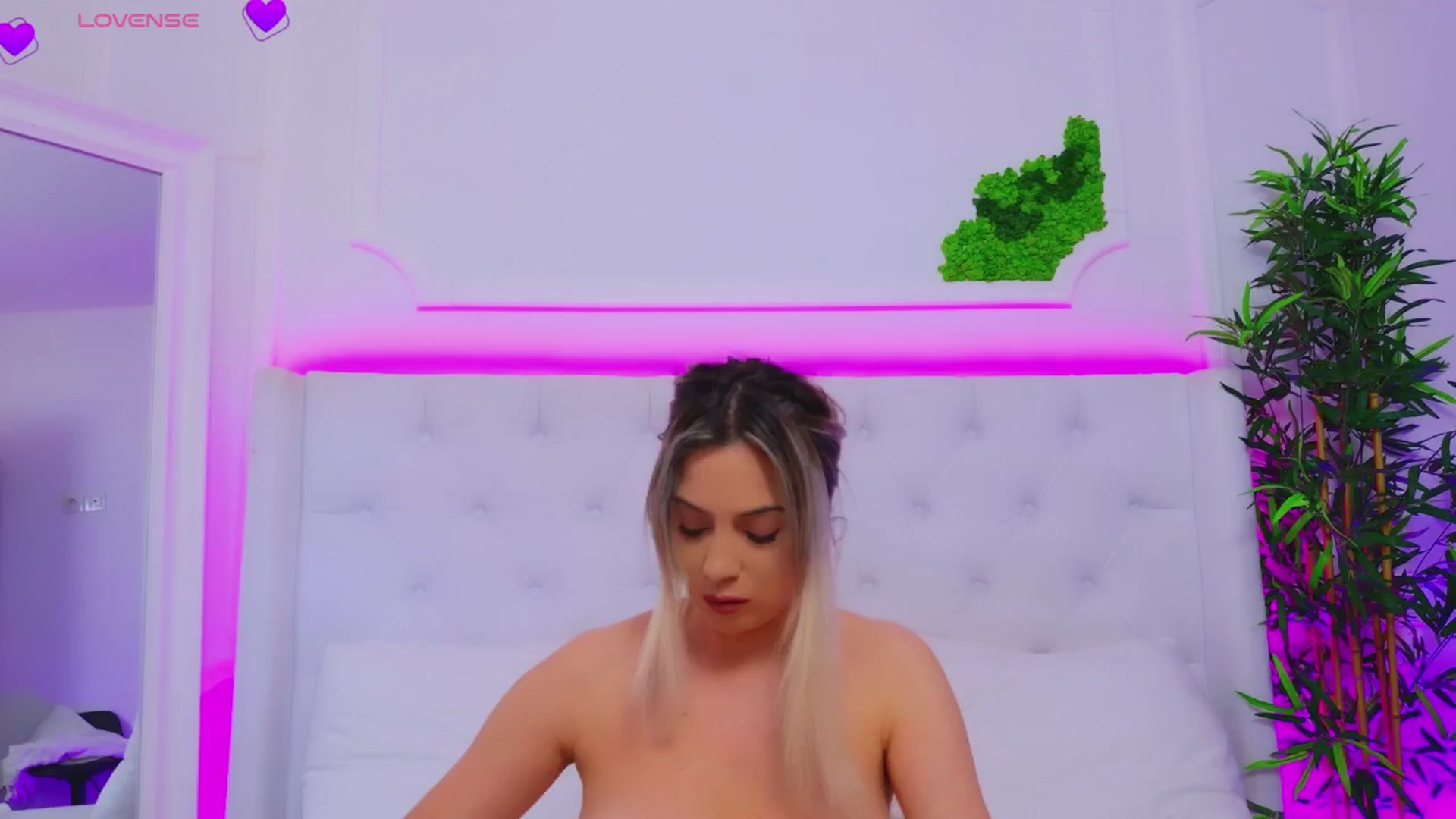 Gallery image thumbnail from AriannaSins's myfreecams stream on, 04/29/2025, 13:11 image 13 of 20