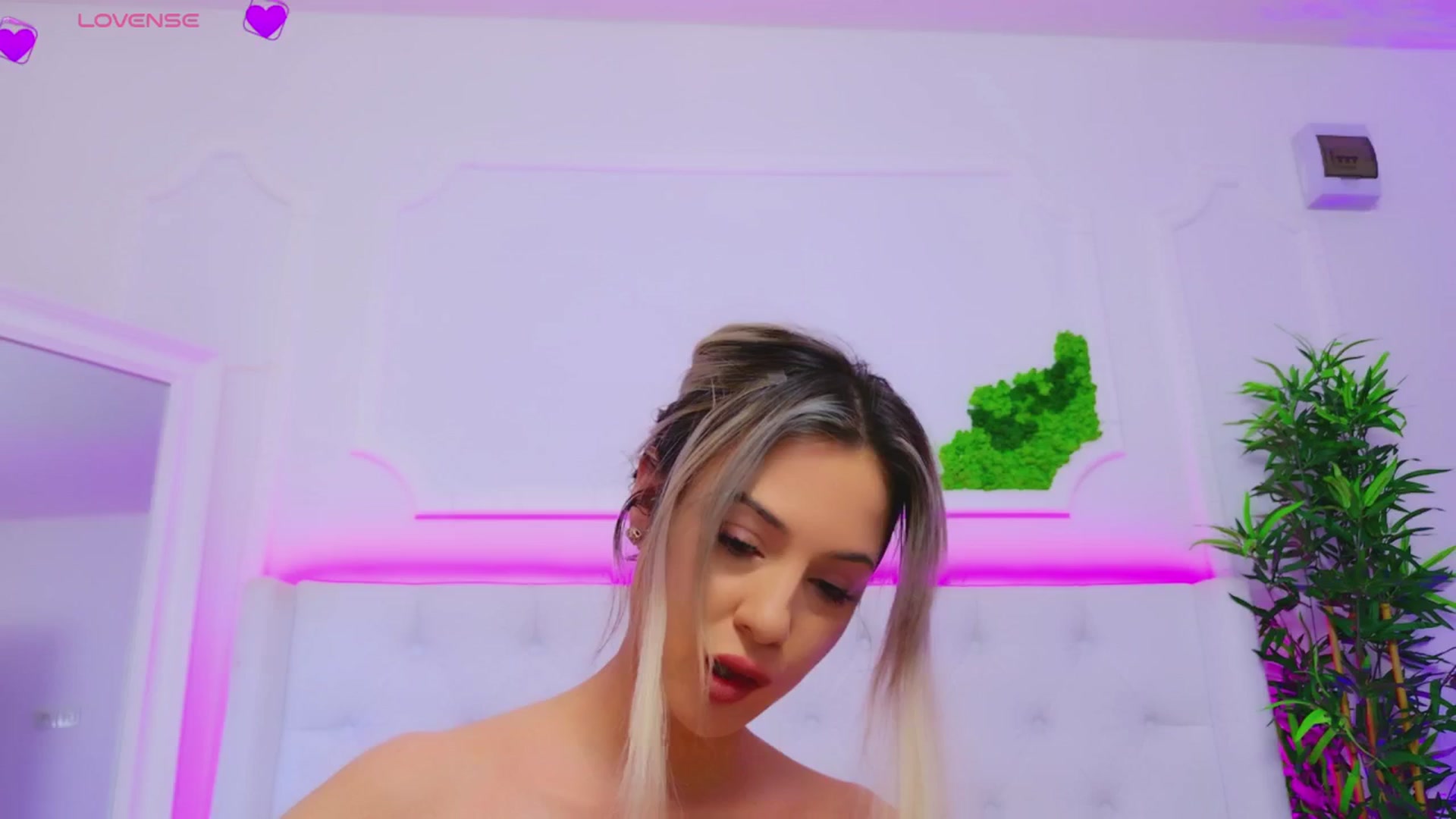 Gallery image thumbnail from AriannaSins's myfreecams stream on, 04/29/2025, 13:11 image 11 of 20