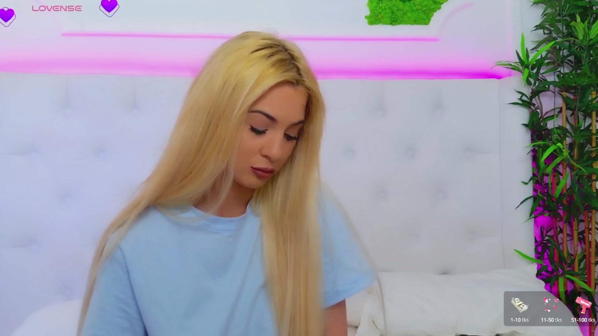 Gallery image thumbnail from AriannaSins's myfreecams stream on, 05/20/2025, 13:56 image 6 of 20