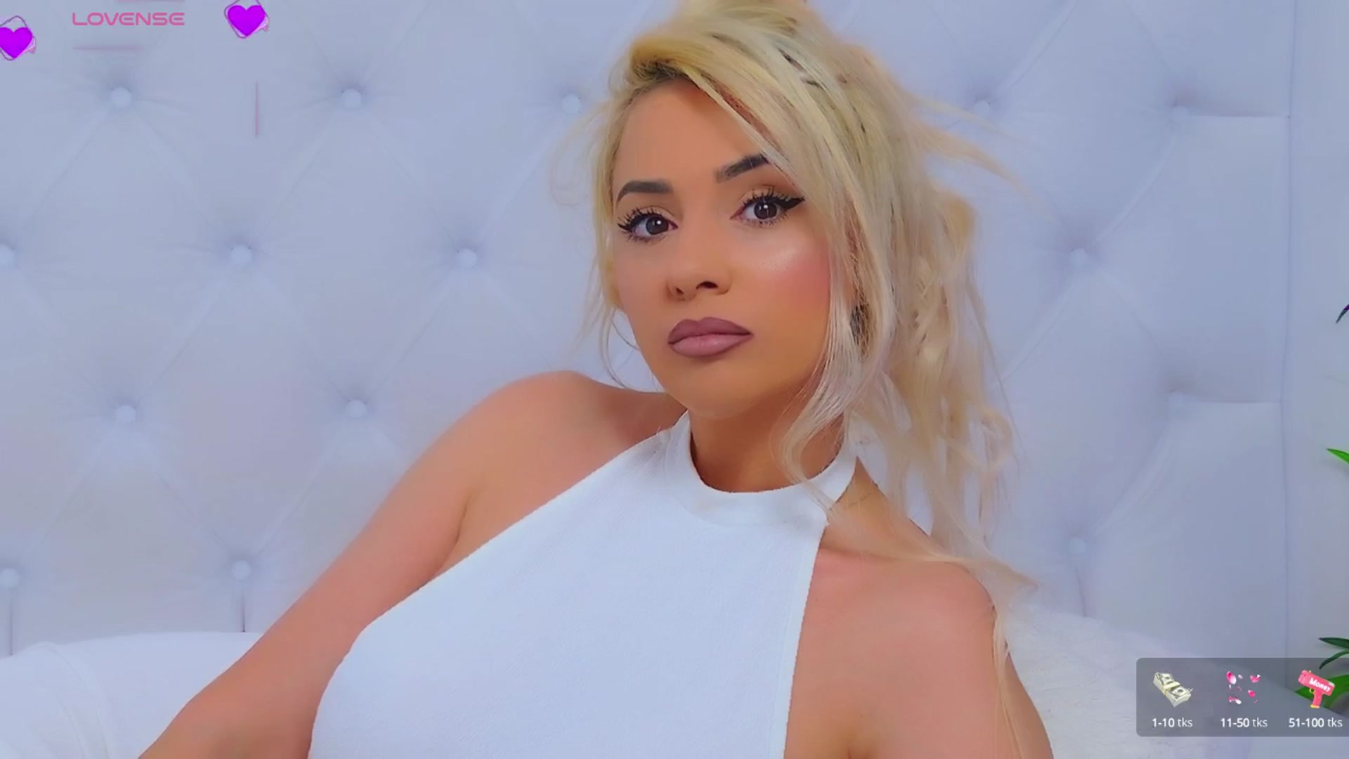 Gallery image thumbnail from AriannaSins's myfreecams stream on, 05/26/2025, 14:01 image 10 of 20