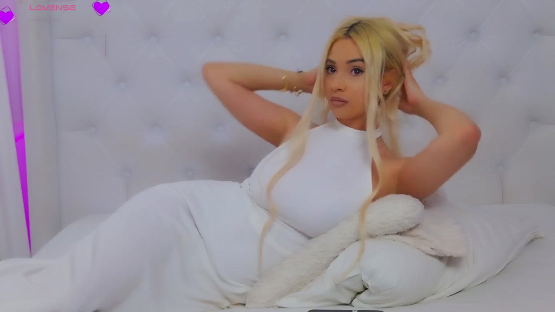 Gallery image thumbnail from AriannaSins's myfreecams stream on, 05/26/2025, 14:01 image 3 of 20