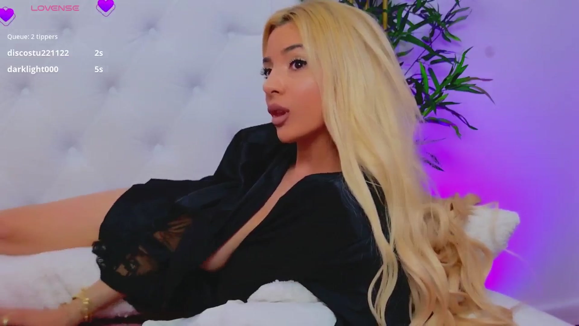 Gallery image thumbnail from AriannaSins's myfreecams stream on, 05/27/2025, 17:03 image 13 of 20