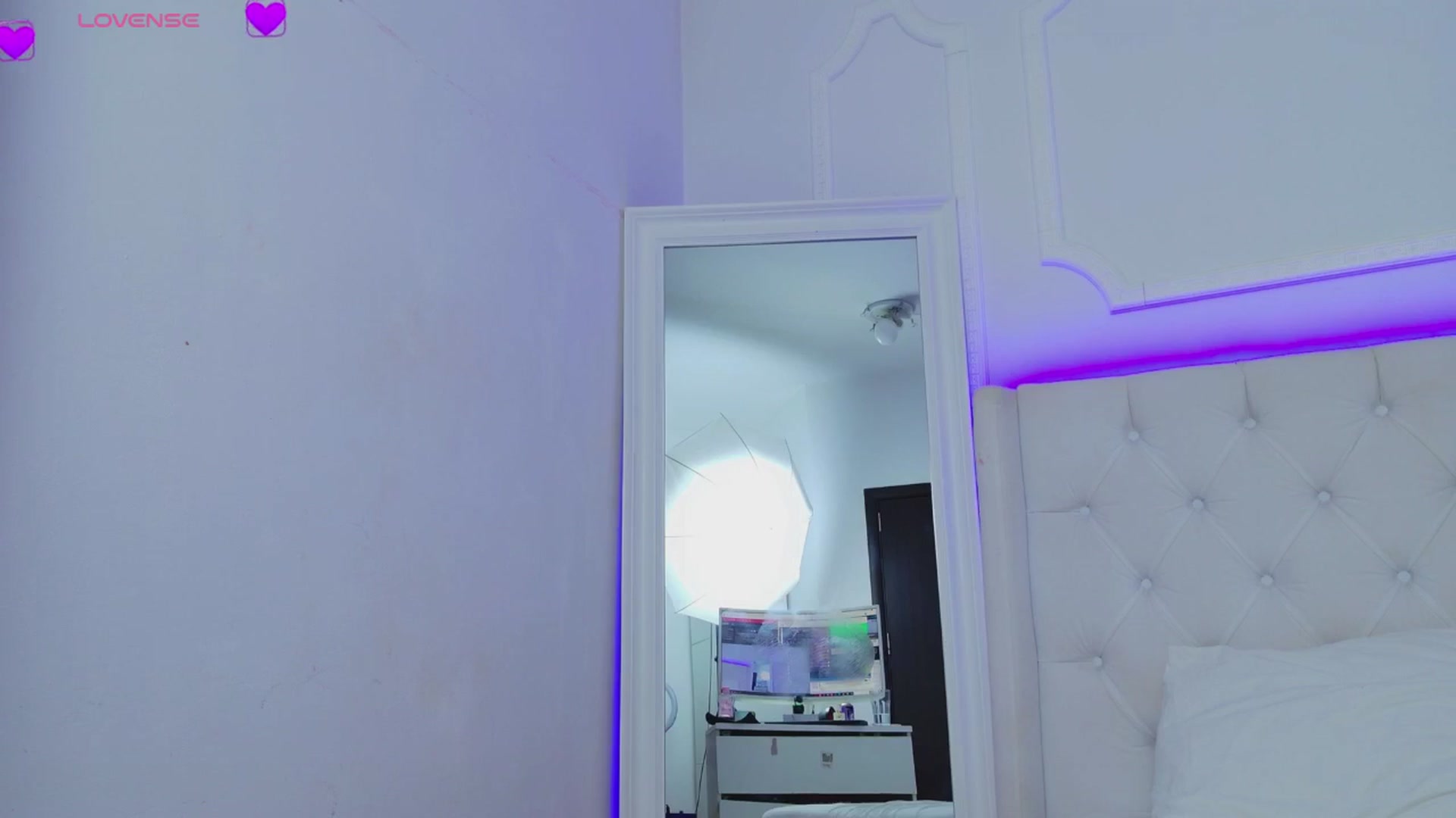 Gallery image thumbnail from AriannaSins's myfreecams stream on, 05/28/2025, 16:46 image 4 of 20