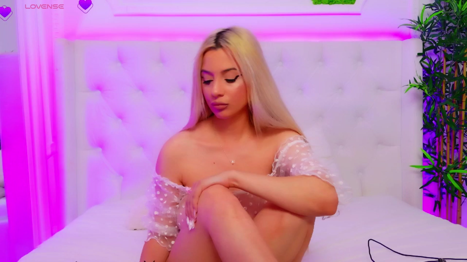Gallery image thumbnail from AriannaSins's myfreecams stream on, 06/10/2025, 17:11 image 6 of 20