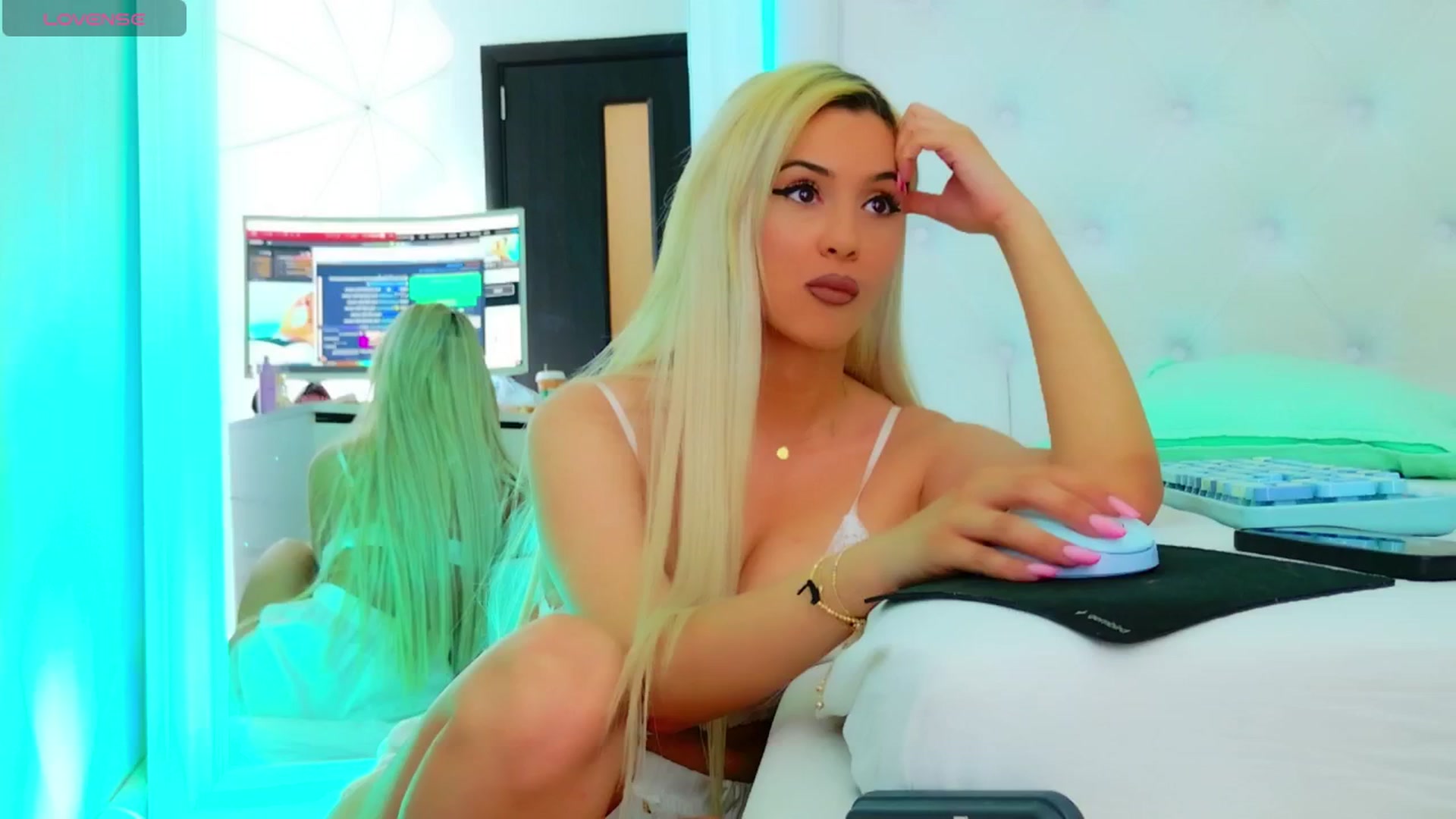 Gallery image thumbnail from AriannaSins's myfreecams stream on, 06/23/2025, 17:17 image 11 of 20