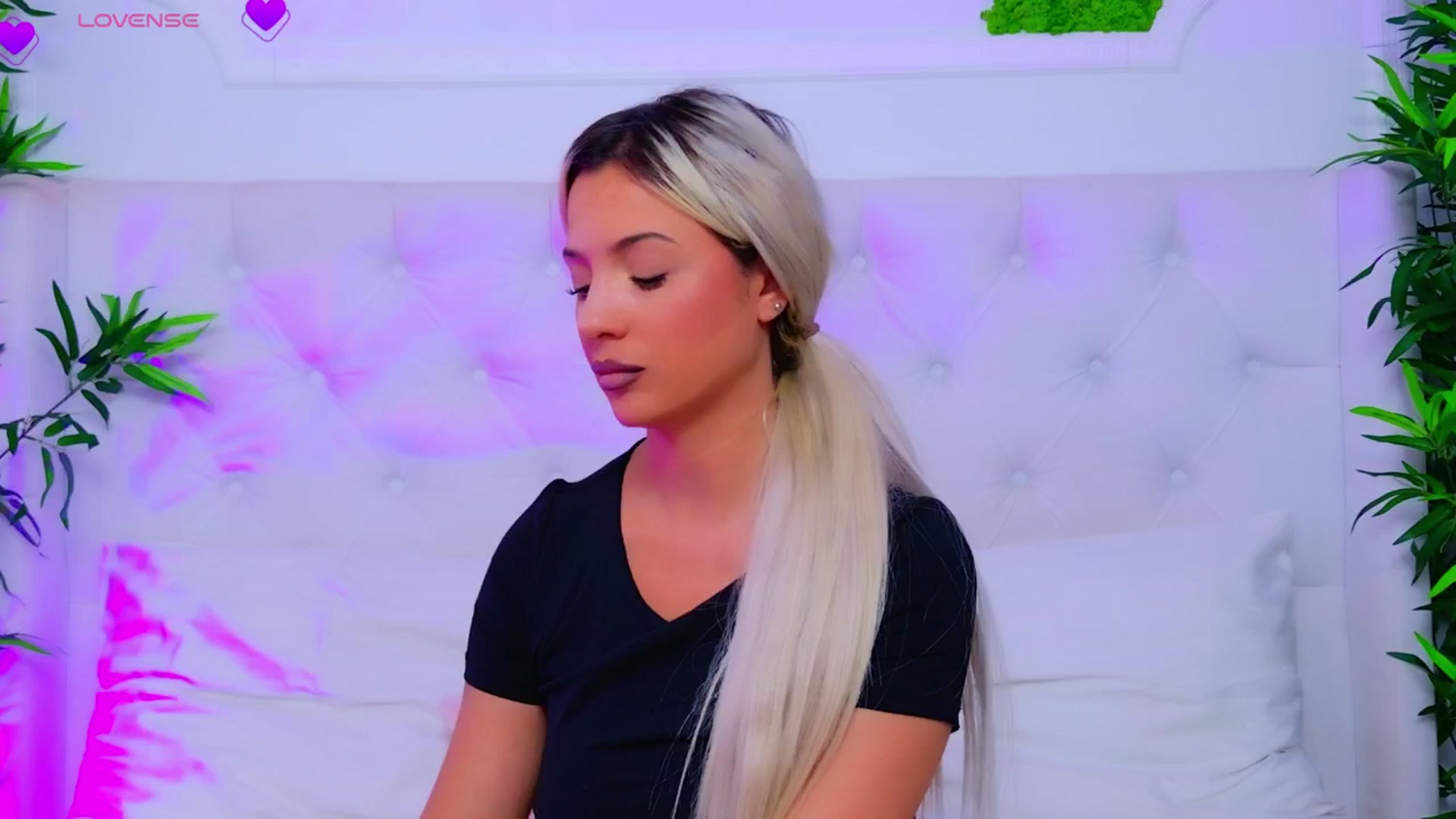 Gallery image thumbnail from AriannaSins's myfreecams stream on, 08/19/2025, 14:04 image 18 of 20