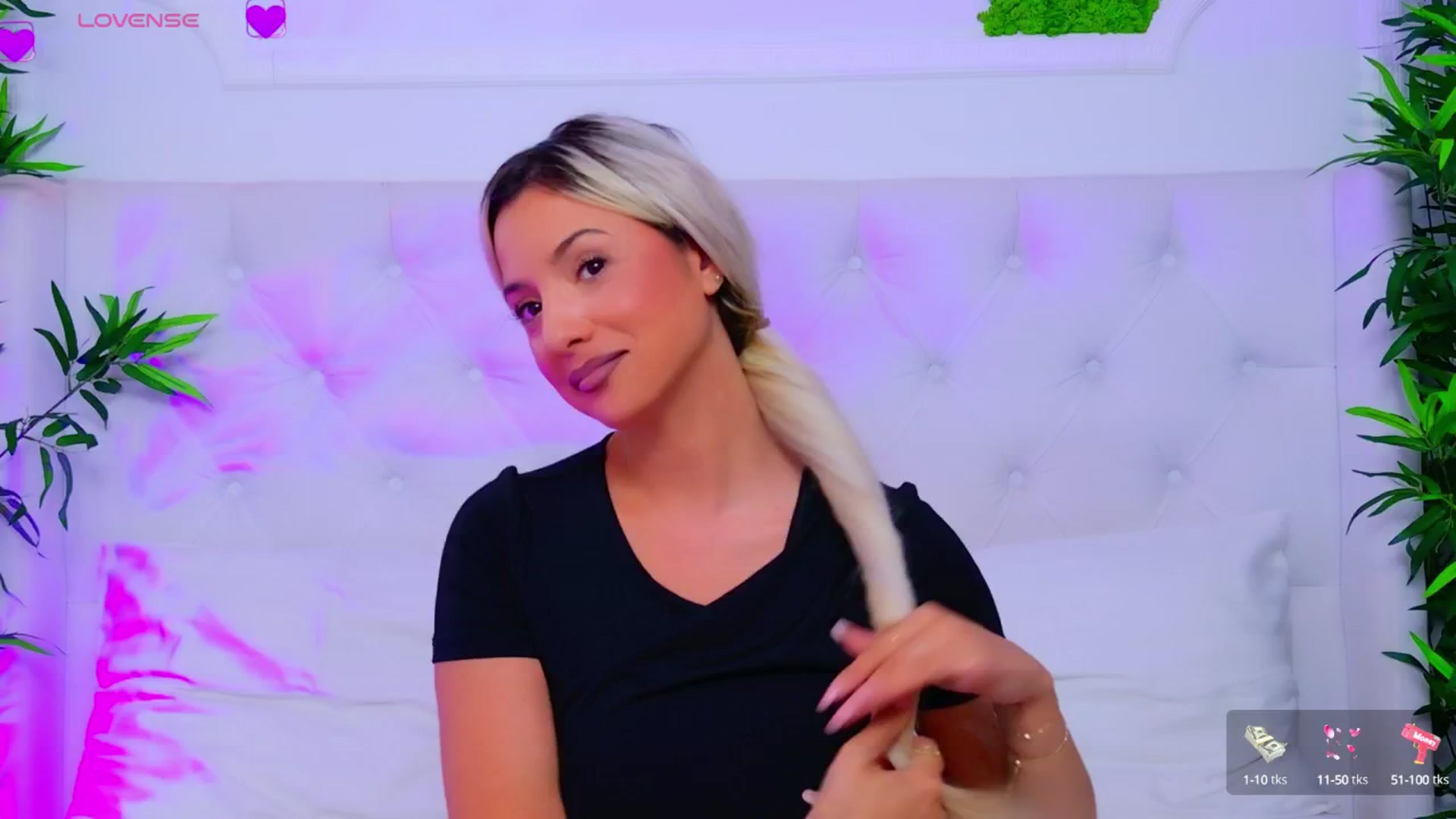 Gallery image thumbnail from AriannaSins's myfreecams stream on, 08/19/2025, 14:04 image 19 of 20
