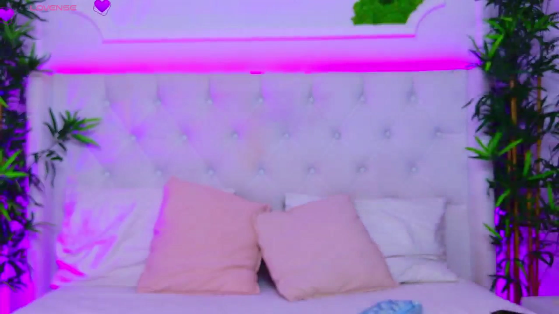 Gallery image thumbnail from AriannaSins's myfreecams stream on, 08/21/2025, 19:41 image 15 of 20