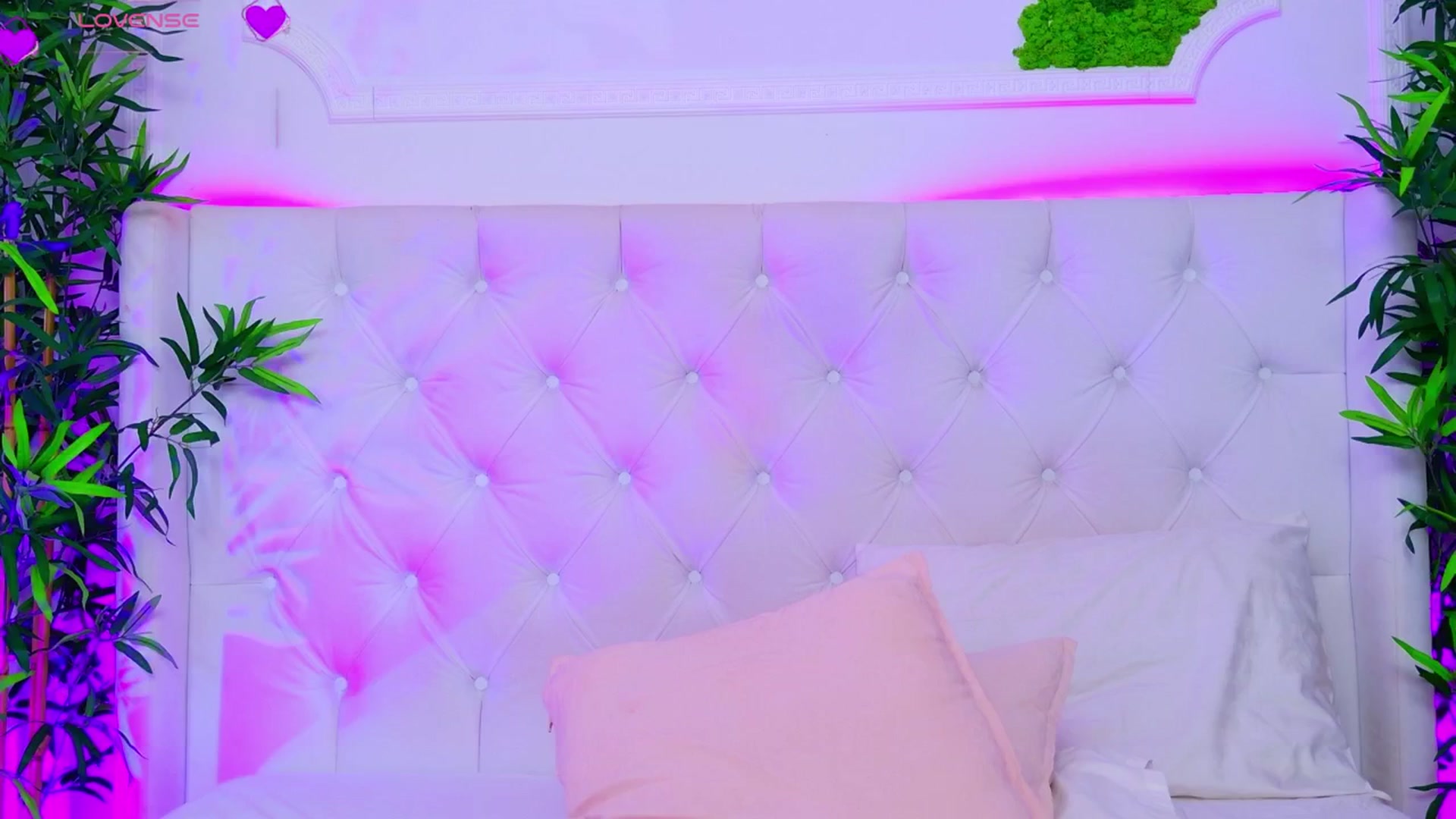 Gallery image thumbnail from AriannaSins's myfreecams stream on, 08/28/2025, 14:20 image 18 of 20