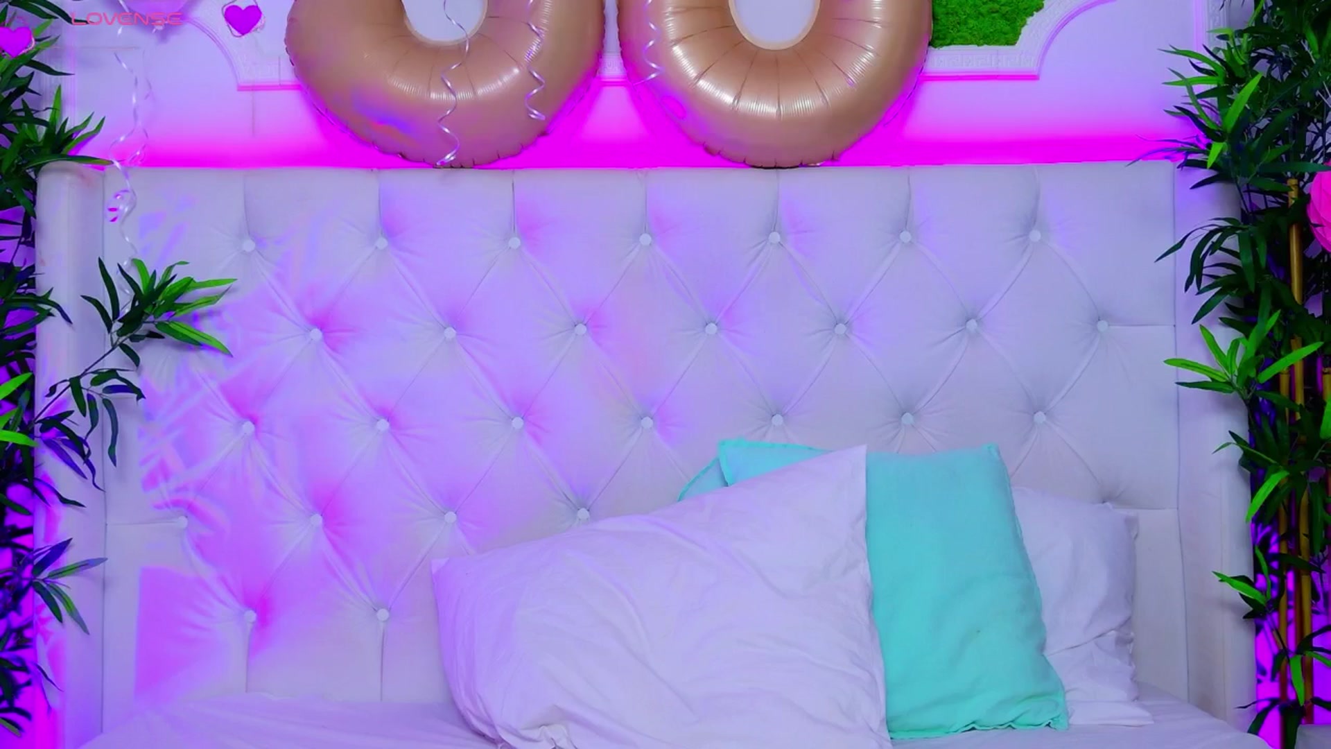 Gallery image thumbnail from AriannaSins's myfreecams stream on, 09/11/2025, 20:03 image 15 of 20