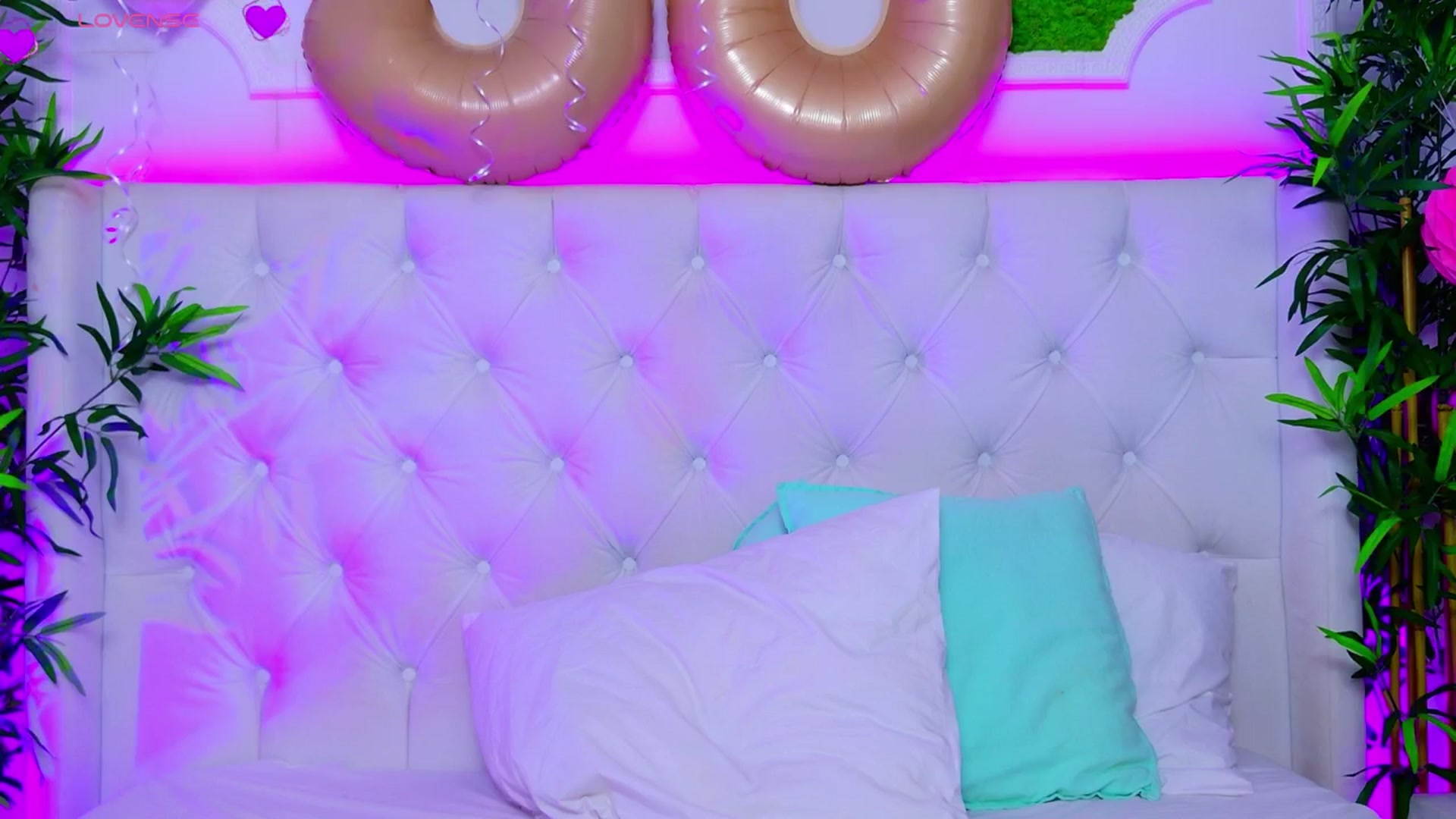 Gallery image thumbnail from AriannaSins's myfreecams stream on, 09/11/2025, 20:03 image 17 of 20