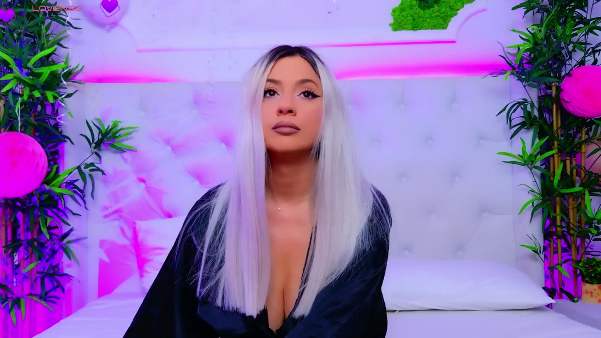 Gallery image thumbnail from AriannaSins's myfreecams stream on, 09/18/2025, 20:00 image 18 of 20