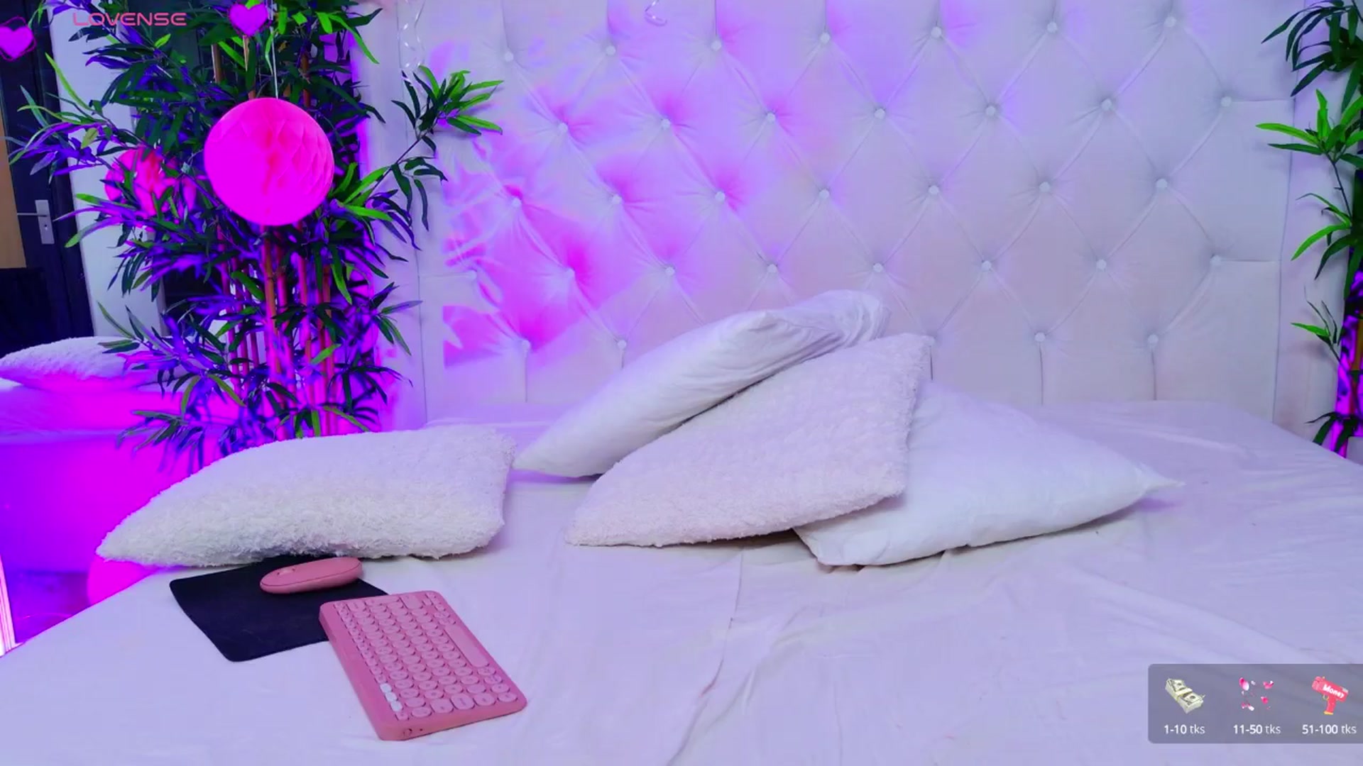 Gallery image thumbnail from AriannaSins's myfreecams stream on, 09/18/2025, 20:00 image 17 of 20