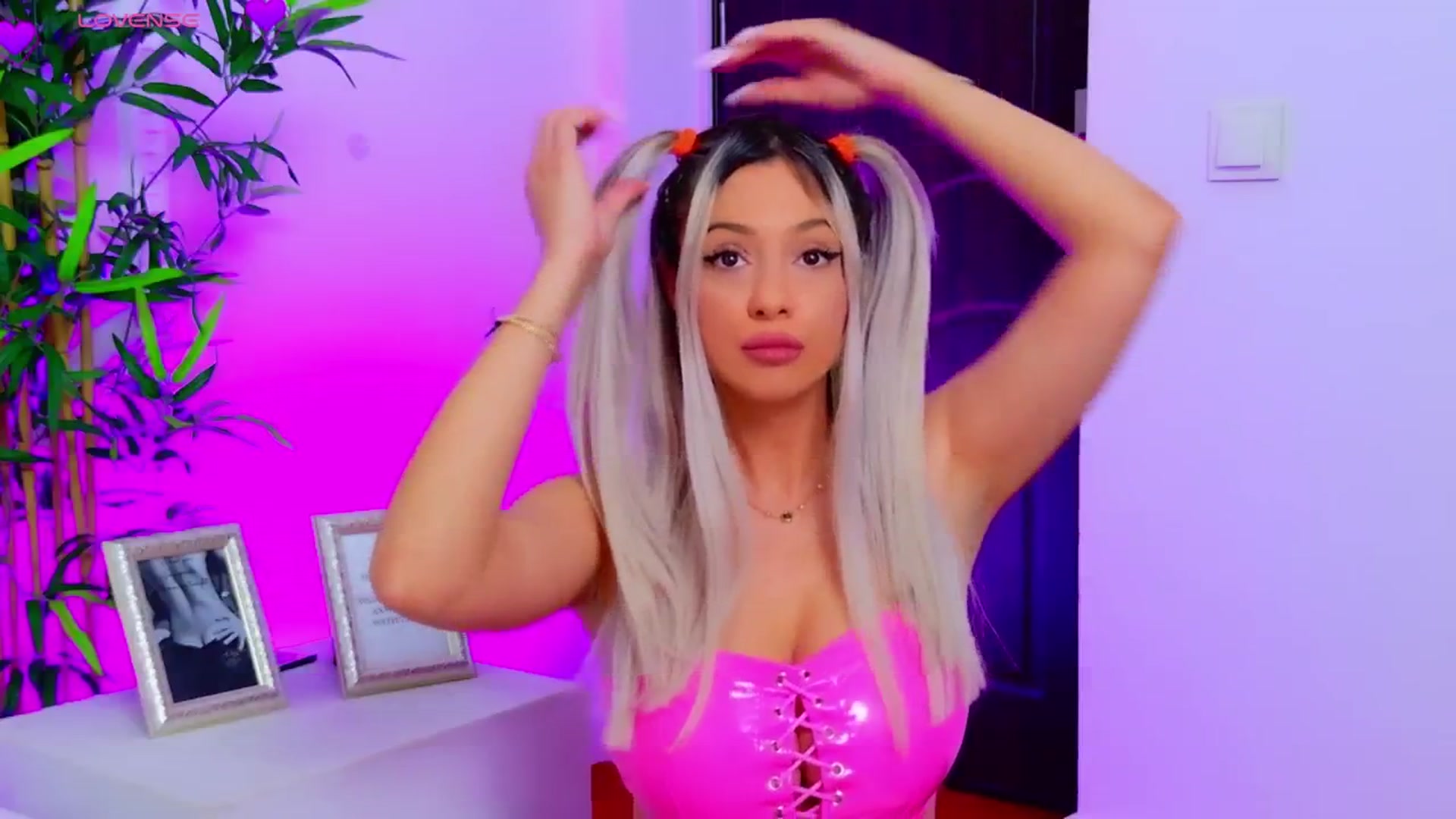 Gallery image thumbnail from AriannaSins's myfreecams stream on, 09/24/2025, 14:33 image 17 of 20