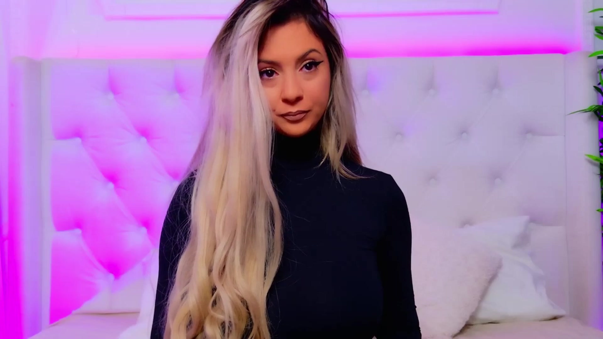 Gallery image thumbnail from AriannaSins's myfreecams stream on, 01/26/2026, 14:00 image 5 of 20
