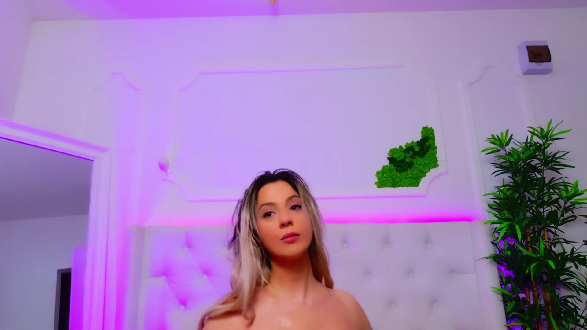 Gallery image thumbnail from AriannaSins's myfreecams stream on, 01/26/2026, 18:25 image 16 of 20