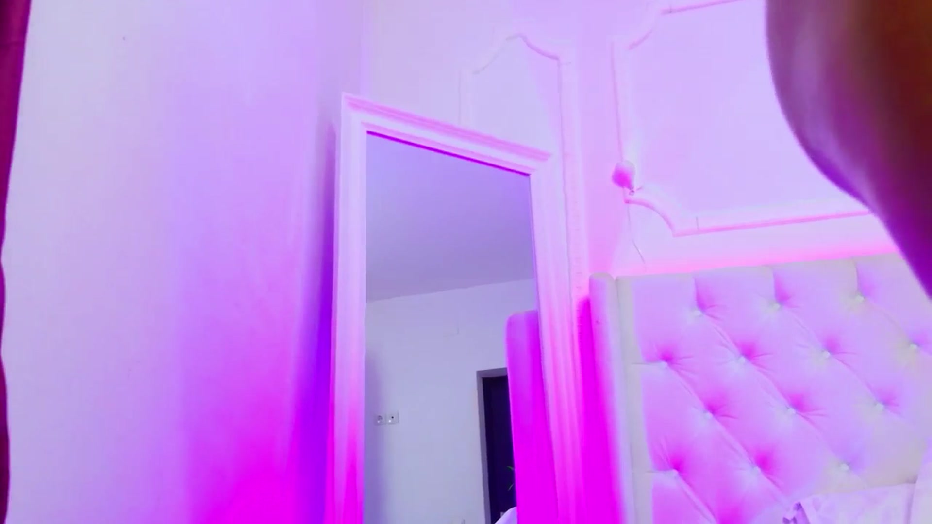 Gallery image thumbnail from AriannaSins's myfreecams stream on, 02/05/2026, 21:03 image 3 of 20