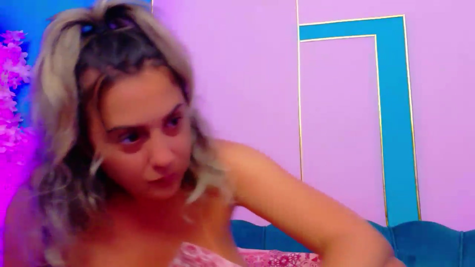 Gallery image thumbnail from AriannaSins's myfreecams stream on, 08/19/2026, 20:29 image 20 of 20