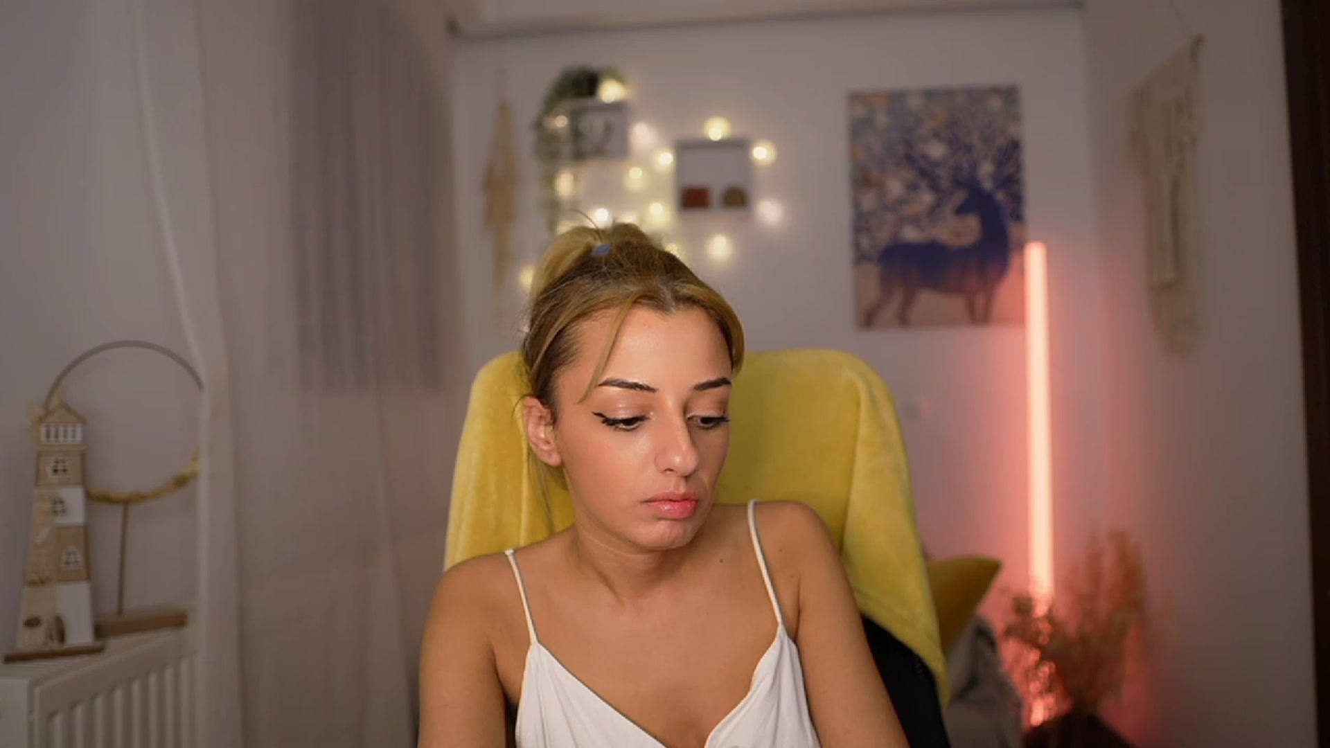 Gallery image thumbnail from Arianna_Nice's myfreecams stream on, 12/18/2023, 23:03 image 4 of 20