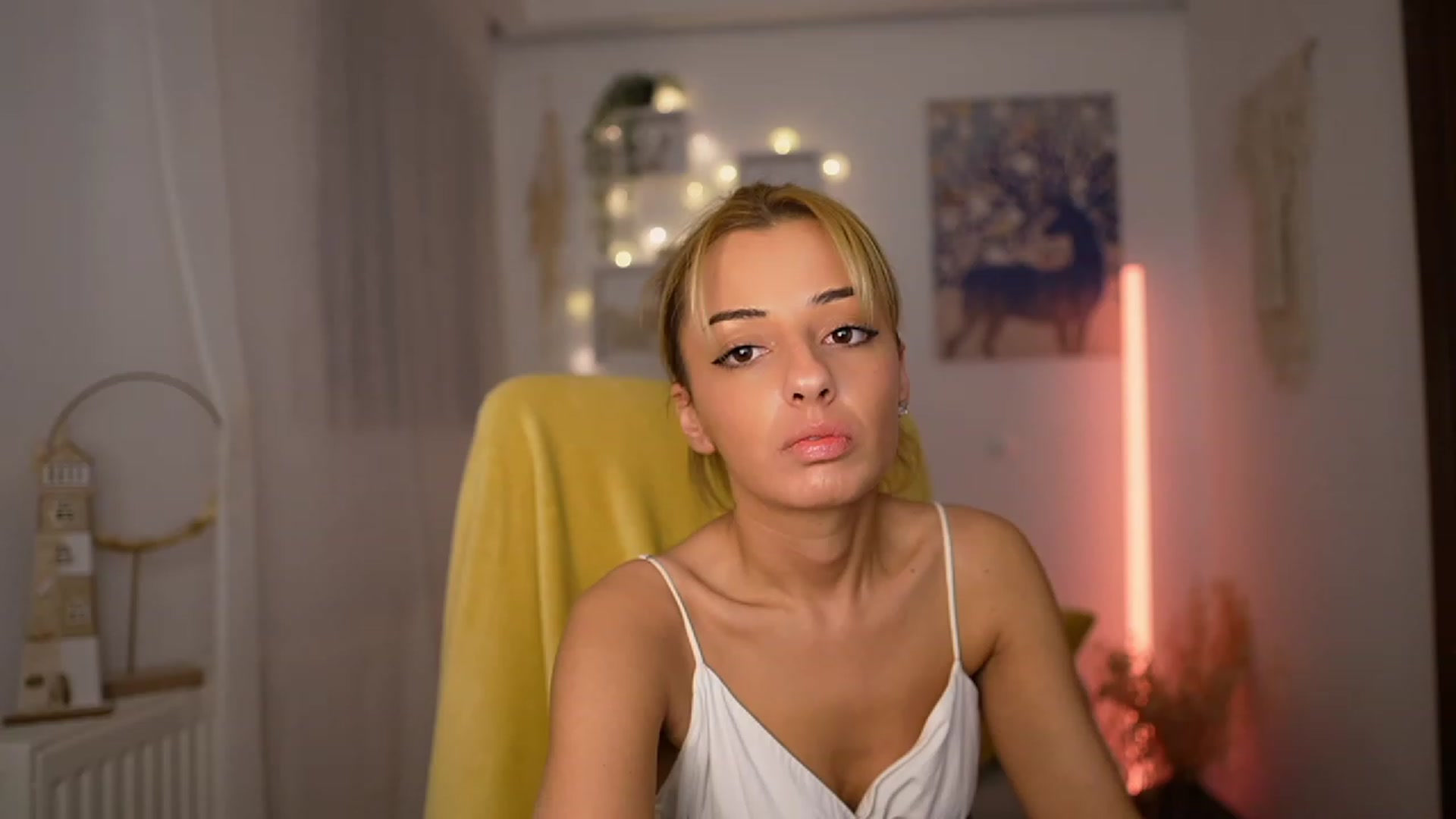 Gallery image thumbnail from Arianna_Nice's myfreecams stream on, 12/18/2023, 23:03 image 3 of 20