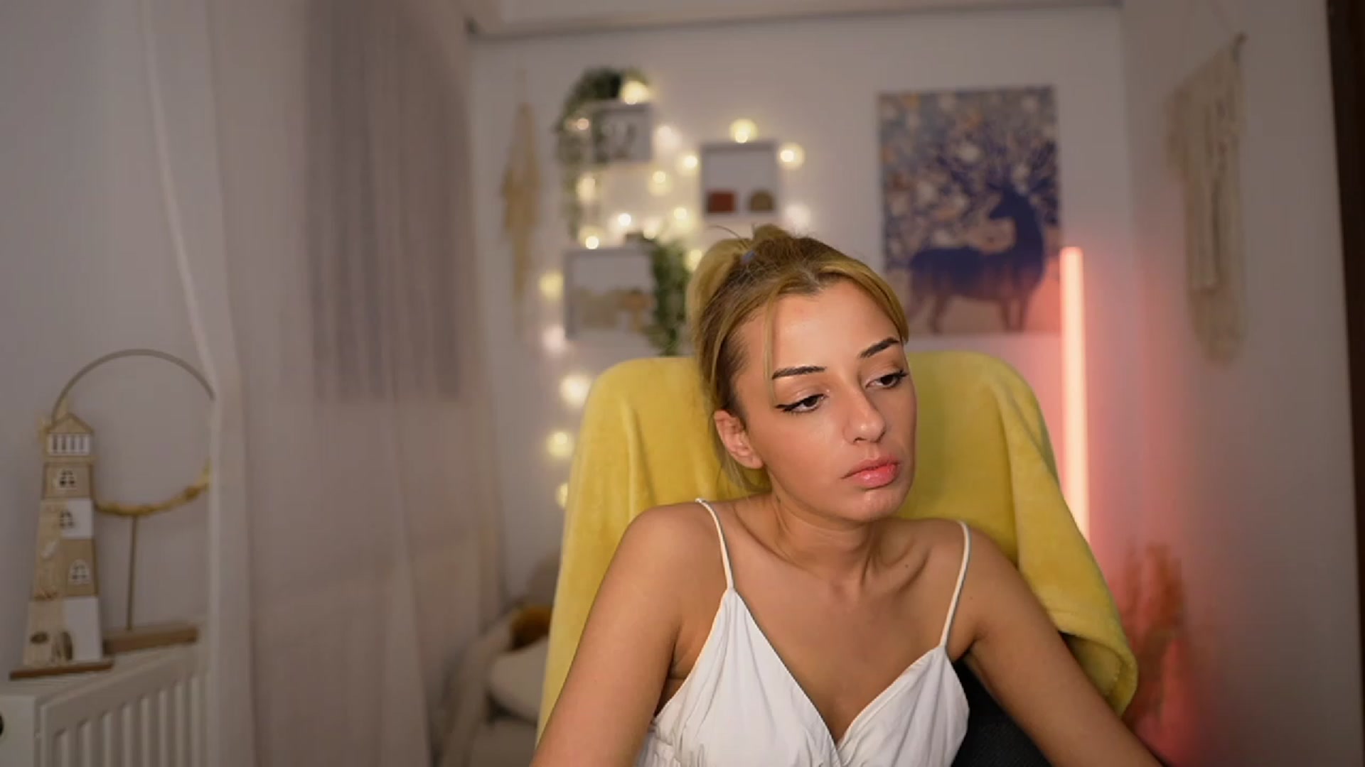 Gallery image thumbnail from Arianna_Nice's myfreecams stream on, 12/18/2023, 23:03 image 5 of 20