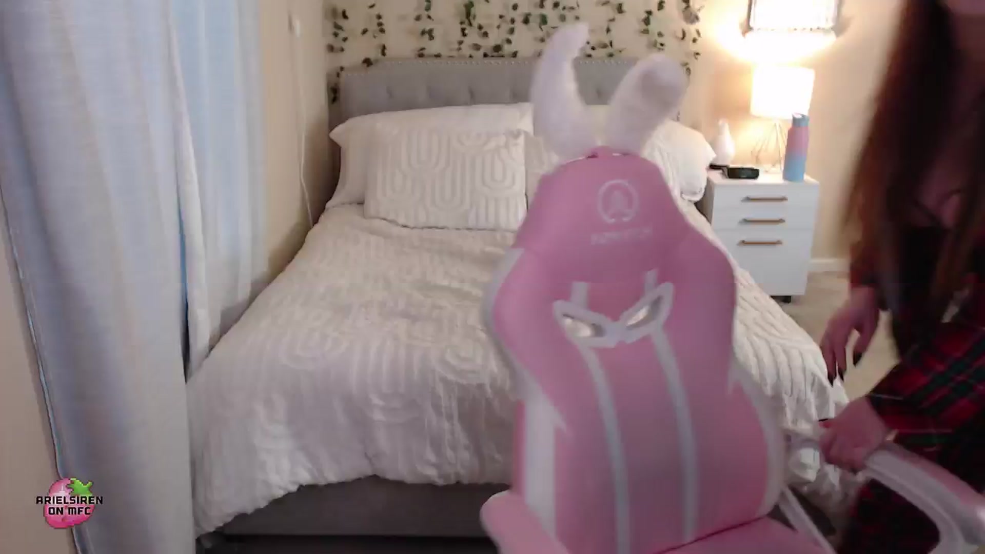 Gallery image thumbnail from ArielSiren's myfreecams stream on, 08/22/2024, 18:17 image 13 of 20